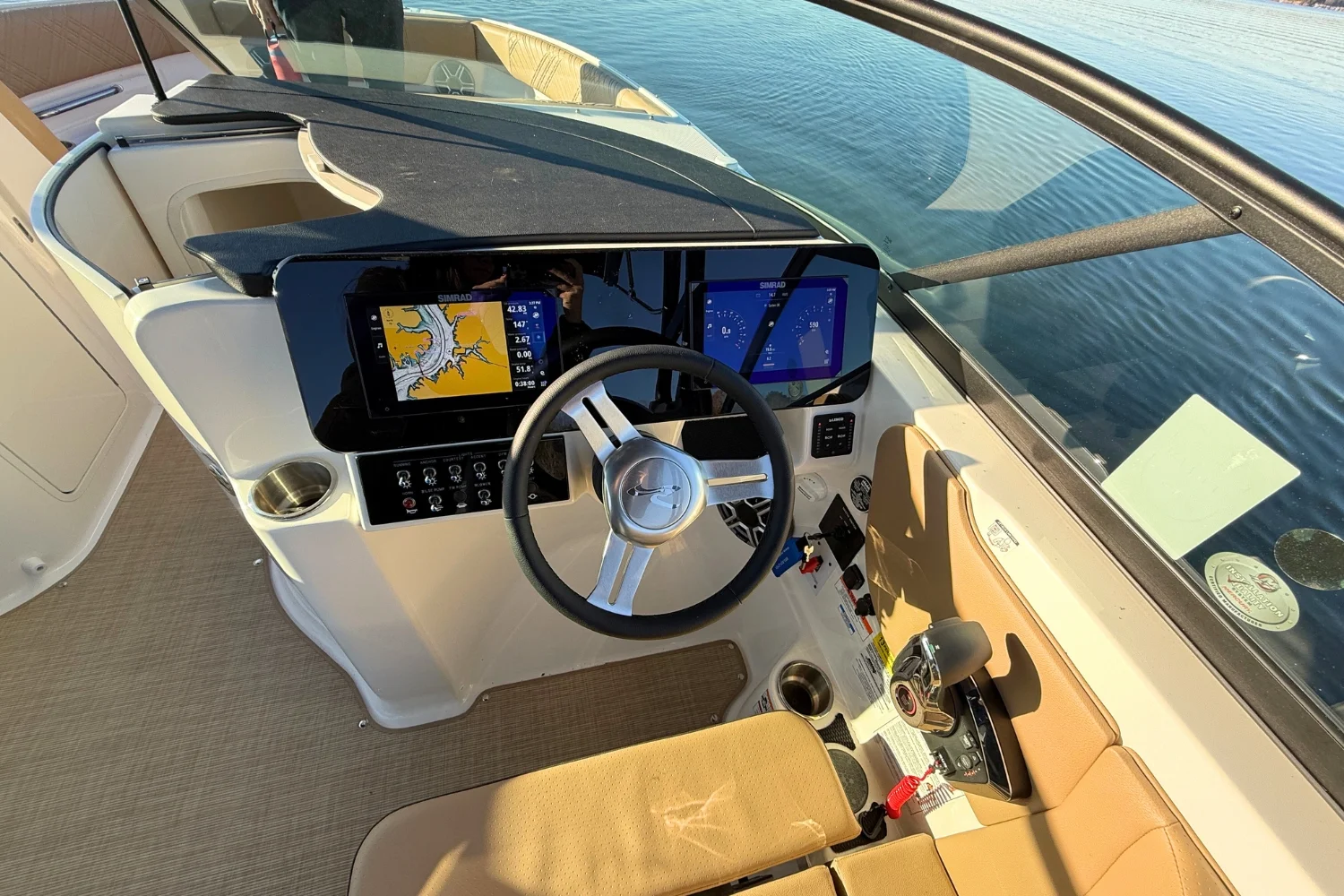 2026 Sea Ray SDX 230 Image Thumbnail #16