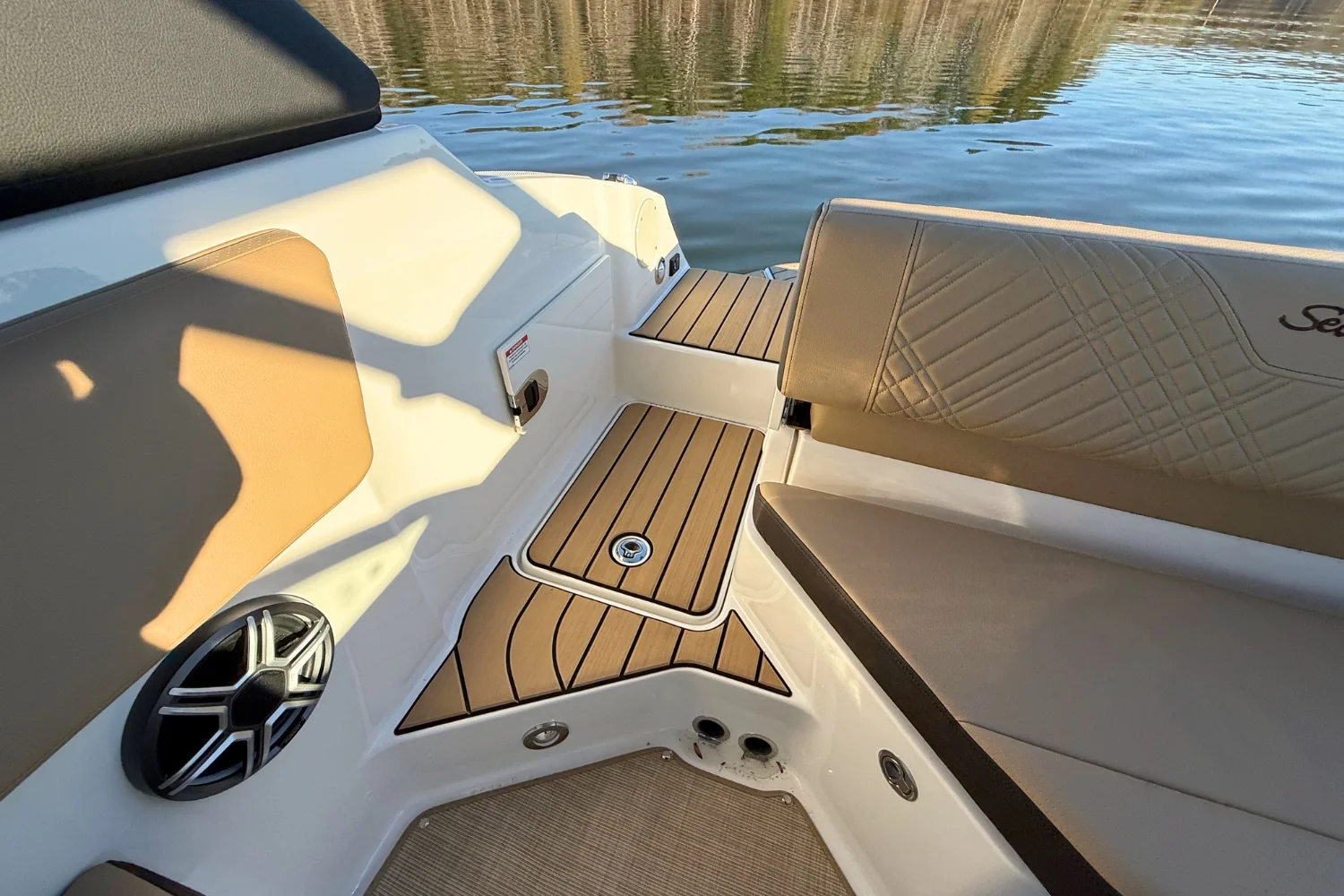 2026 Sea Ray SDX 230 Image Thumbnail #9