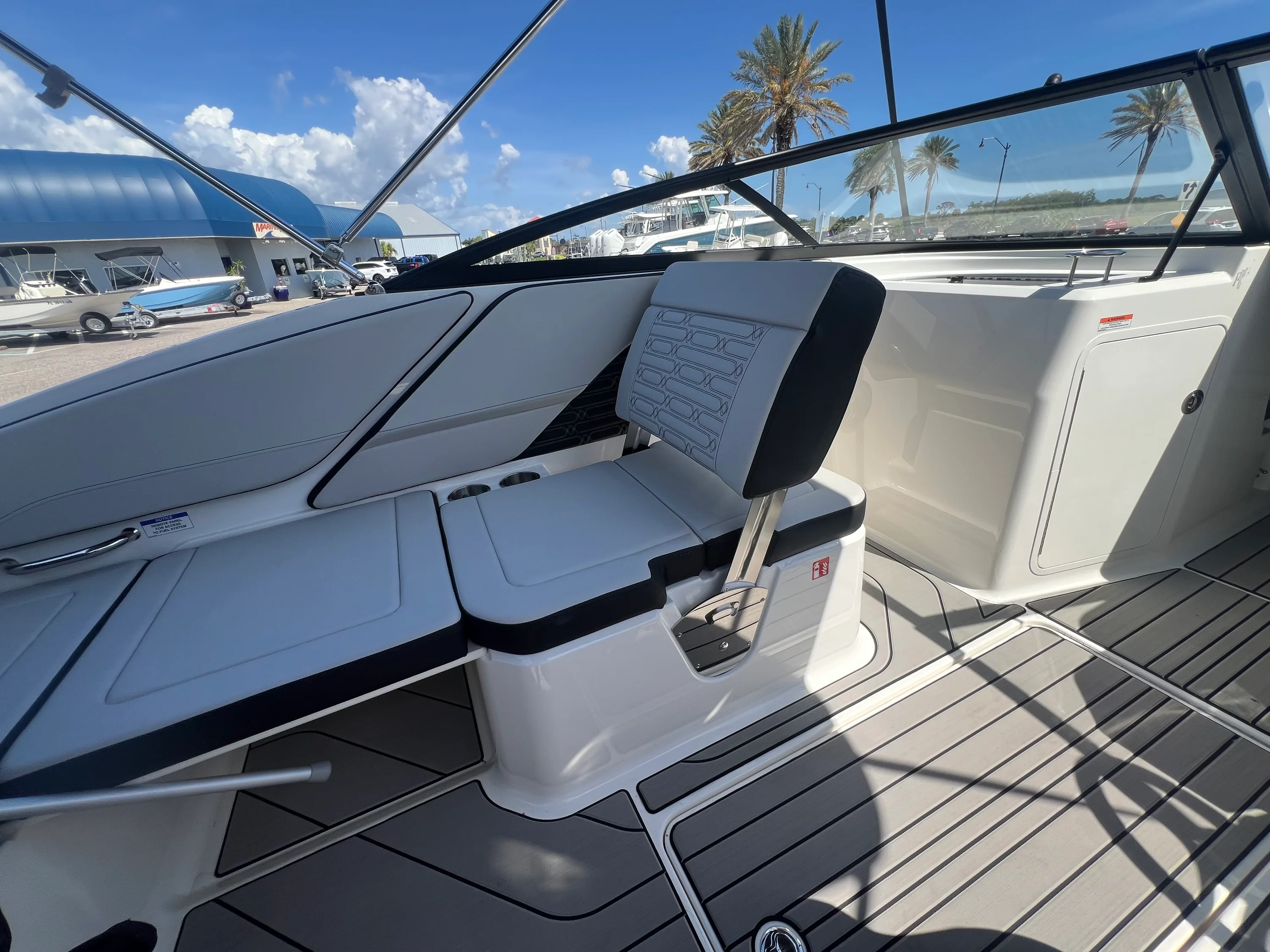 2026 Sea Ray SPX 210 Outboard Image Thumbnail #26