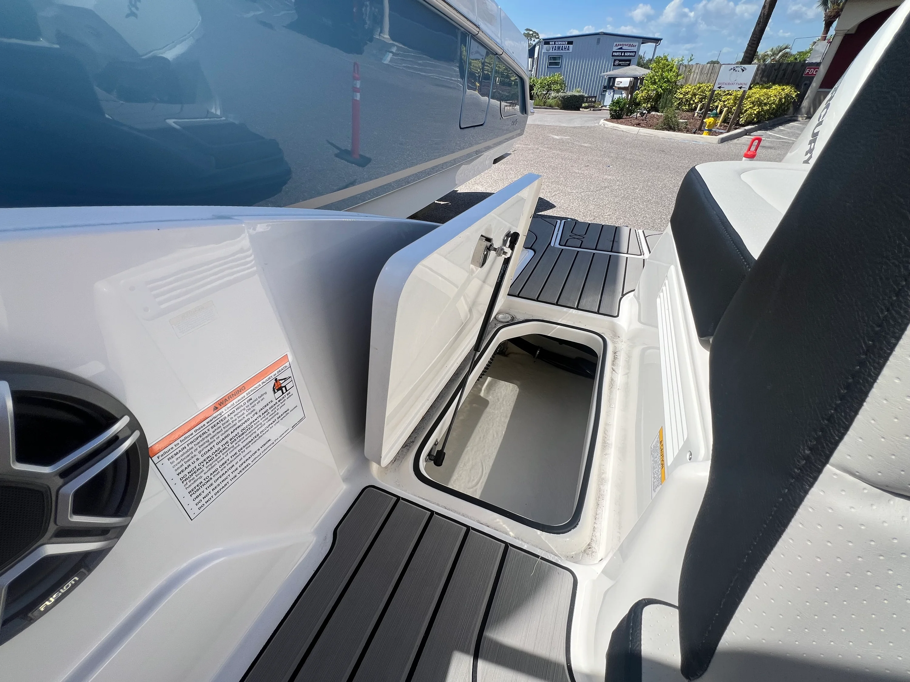 2026 Sea Ray SPX 210 Outboard Image Thumbnail #11