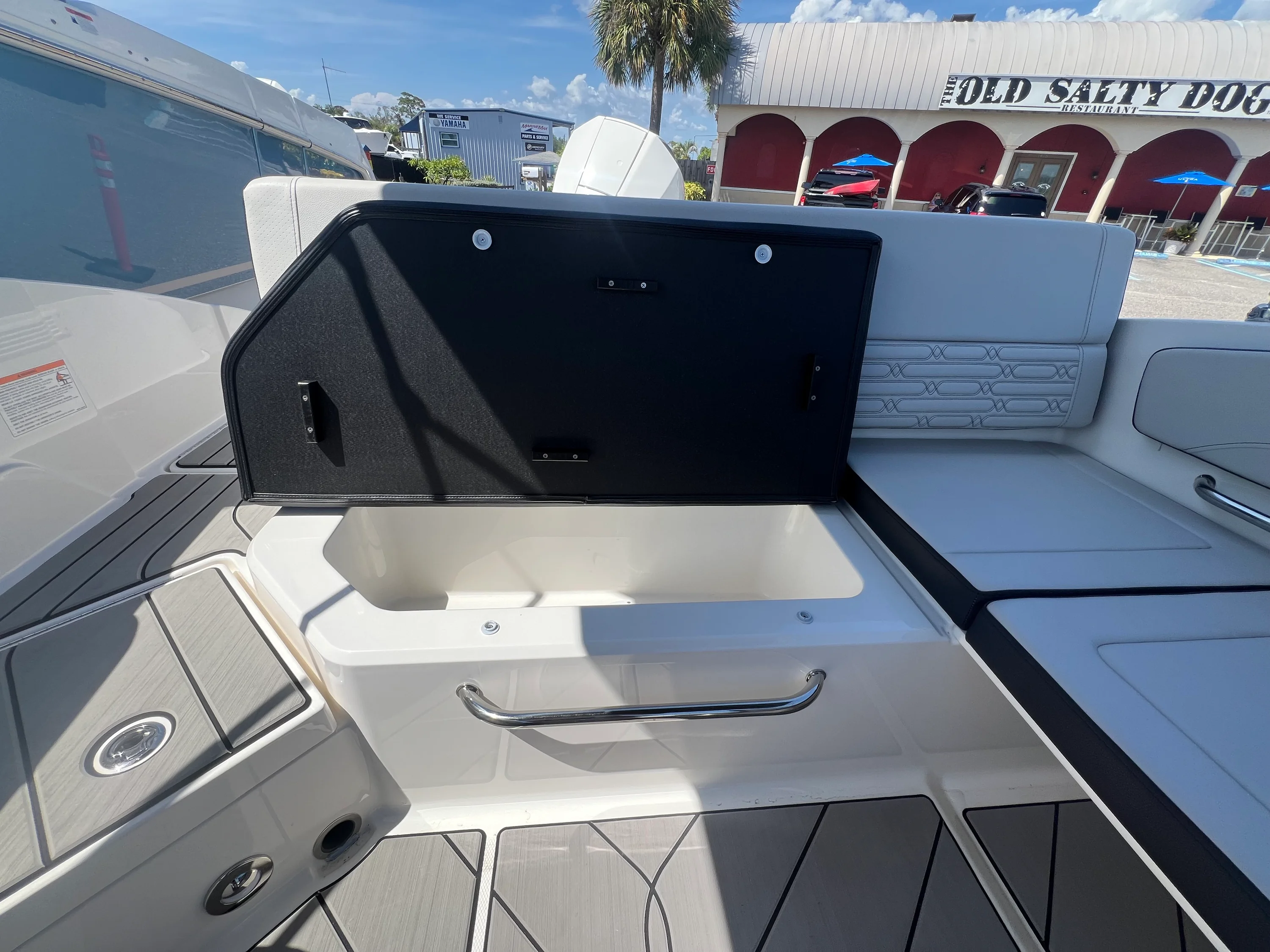 2026 Sea Ray SPX 210 Outboard Image Thumbnail #13
