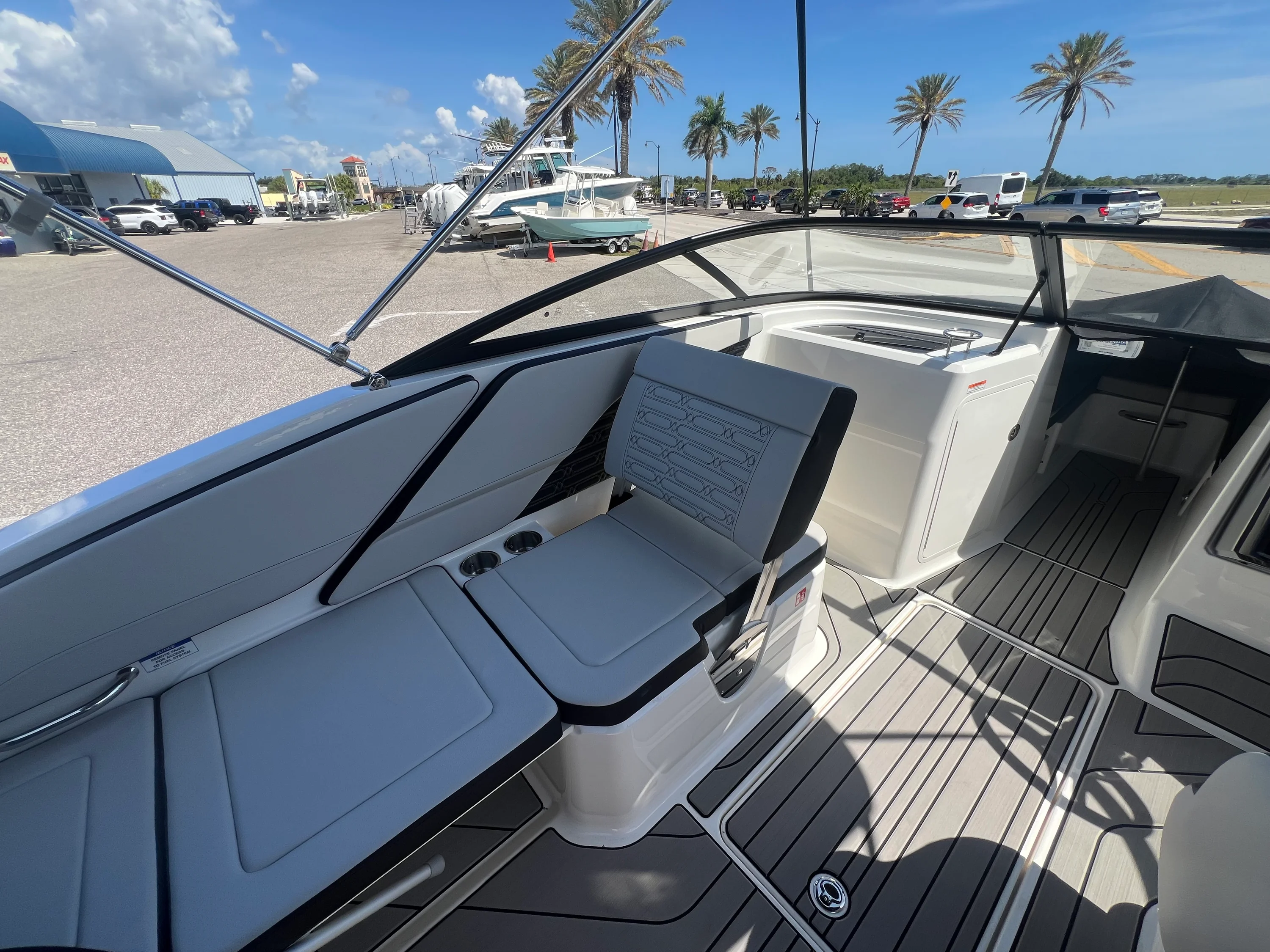 2026 Sea Ray SPX 210 Outboard Image Thumbnail #25