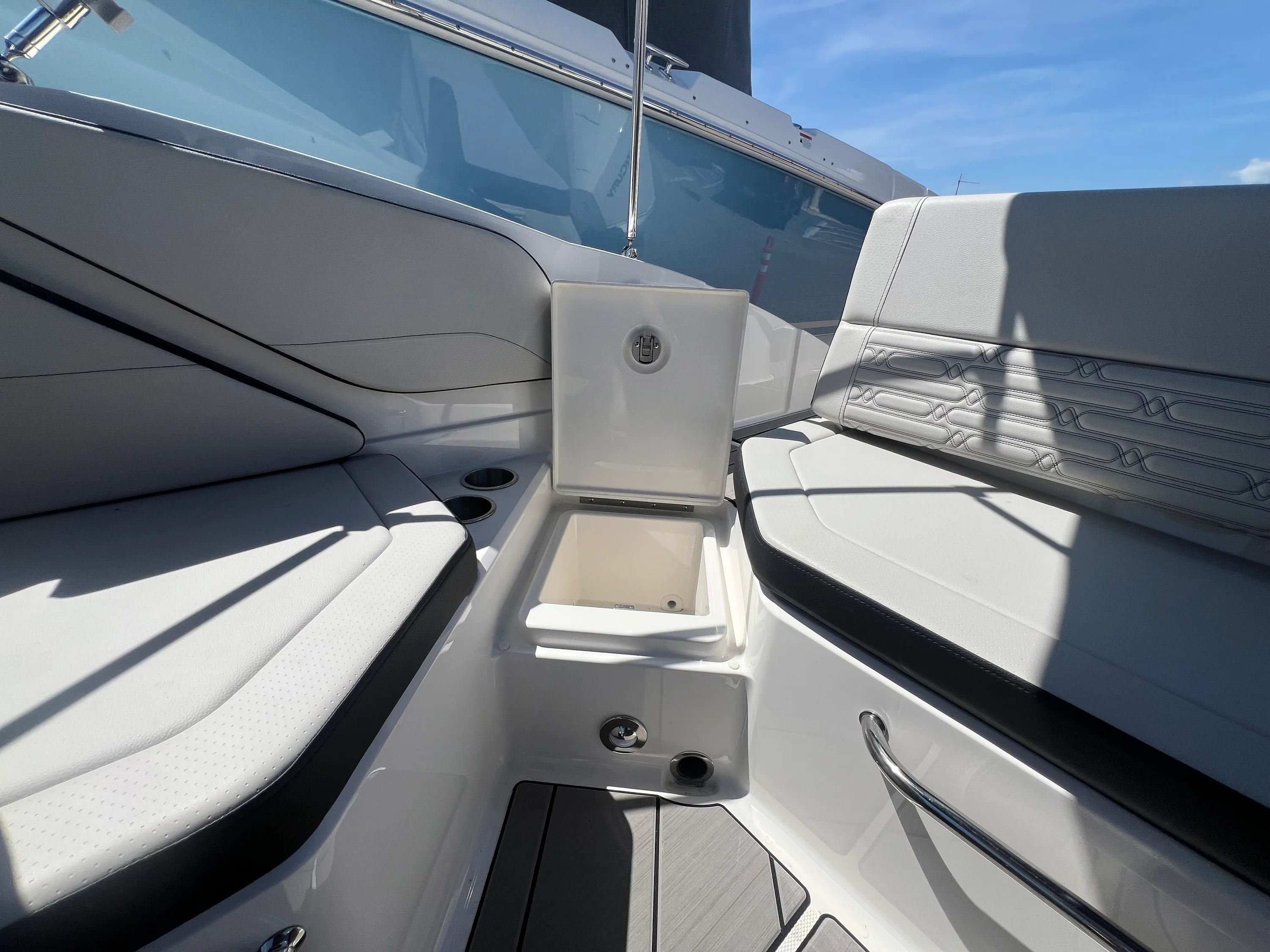 2026 Sea Ray SPX 210 Outboard Image Thumbnail #12