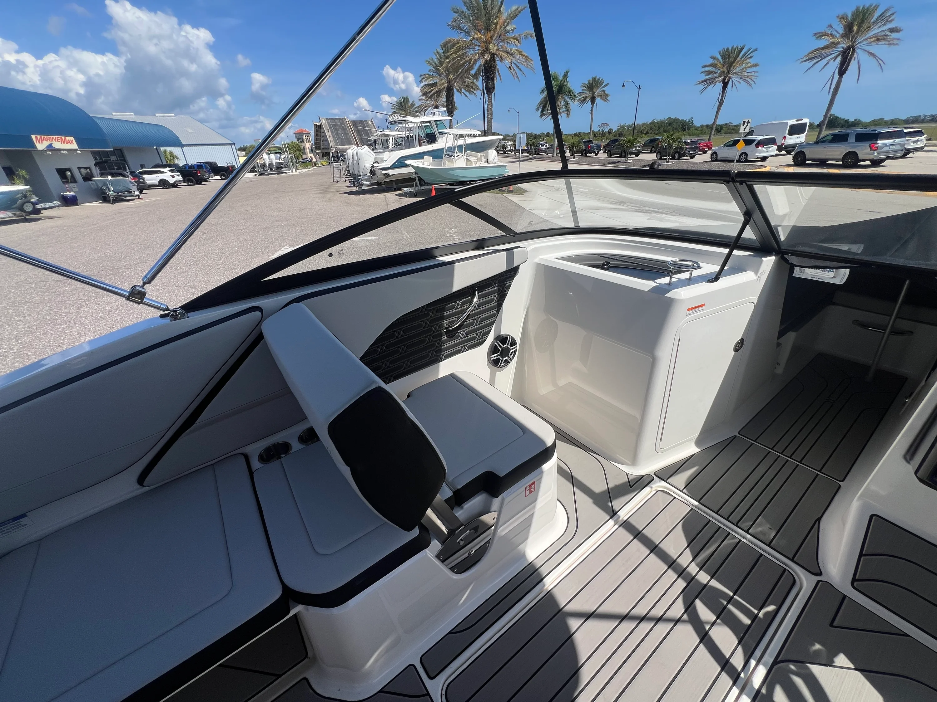 2026 Sea Ray SPX 210 Outboard Image Thumbnail #16