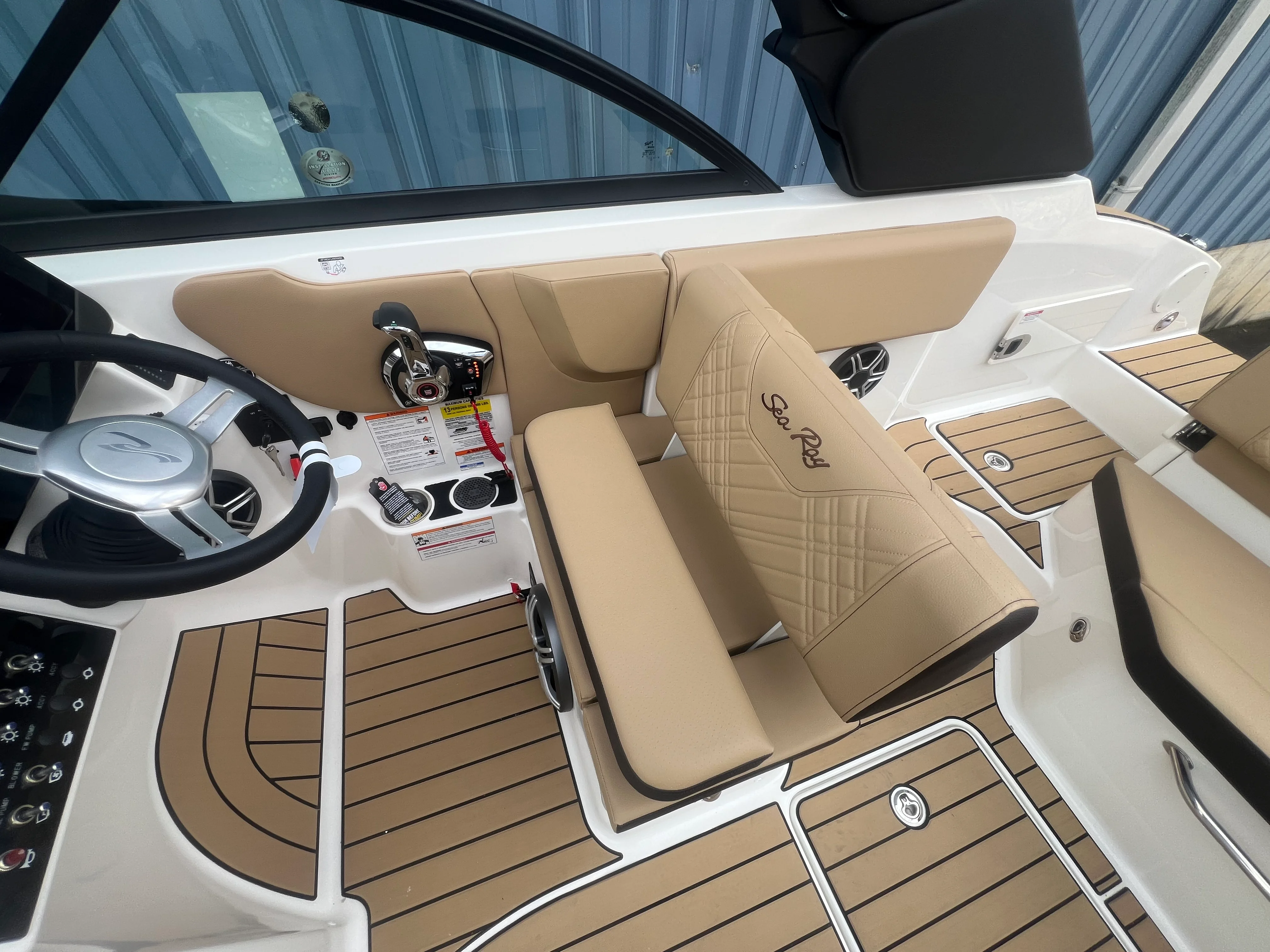 2026 Sea Ray SDX 230 Image Thumbnail #3