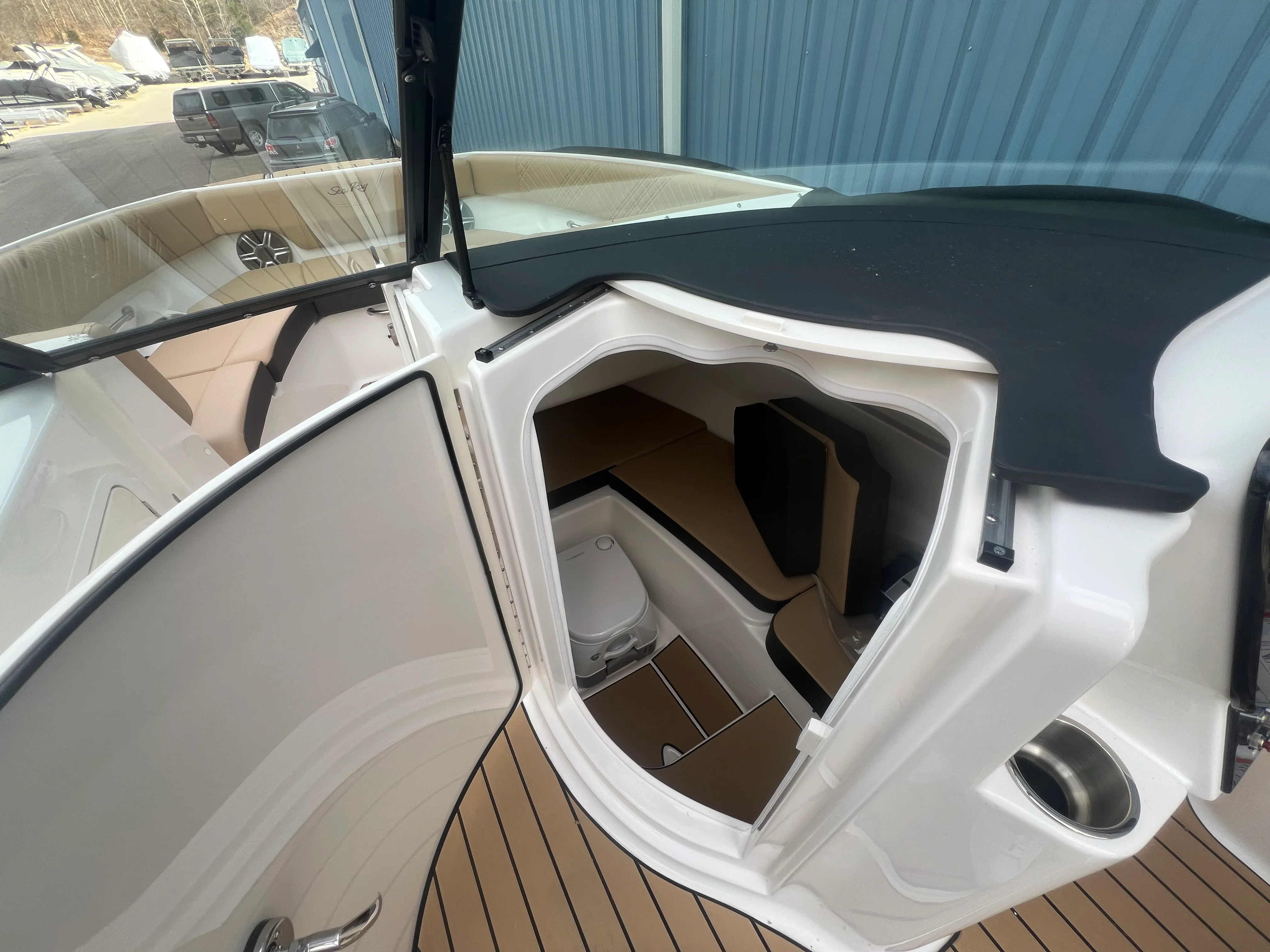 2026 Sea Ray SDX 230 Image Thumbnail #16