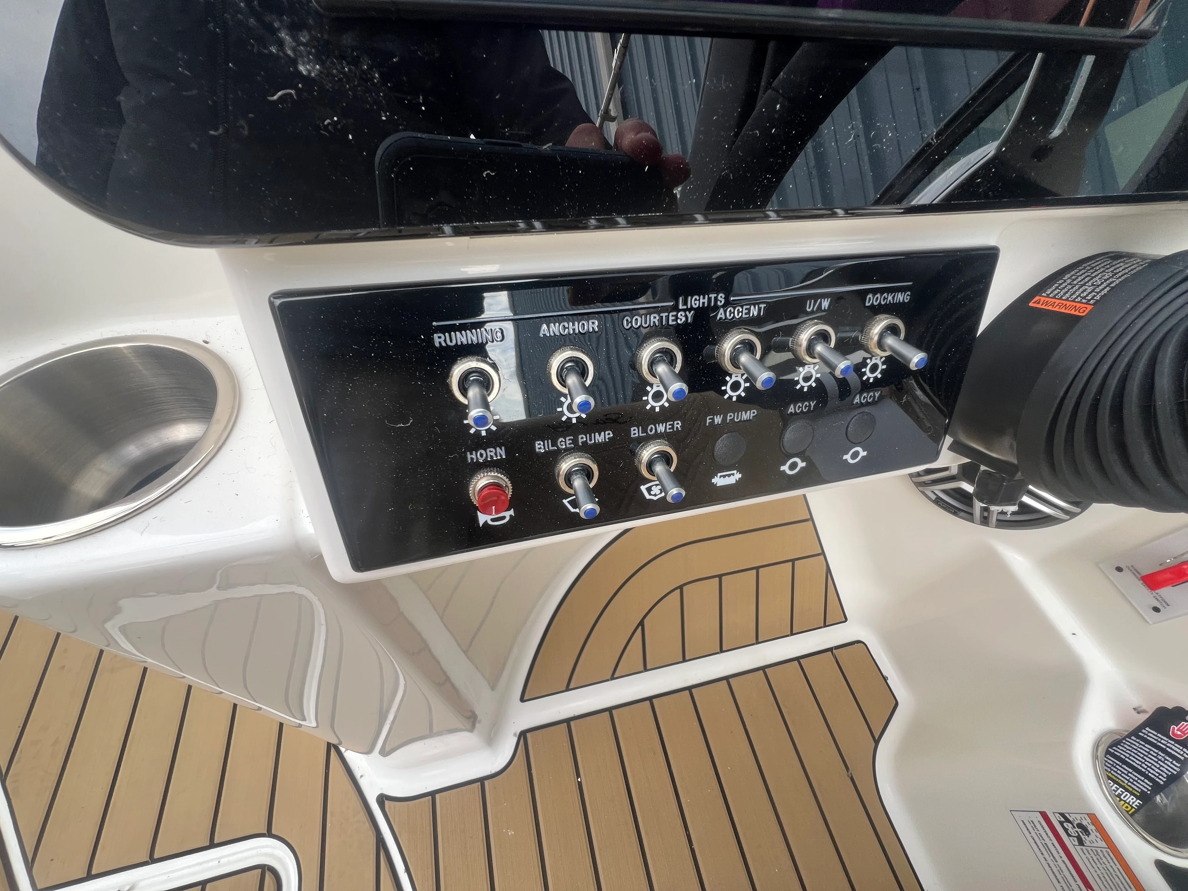 2026 Sea Ray SDX 230 Image Thumbnail #8