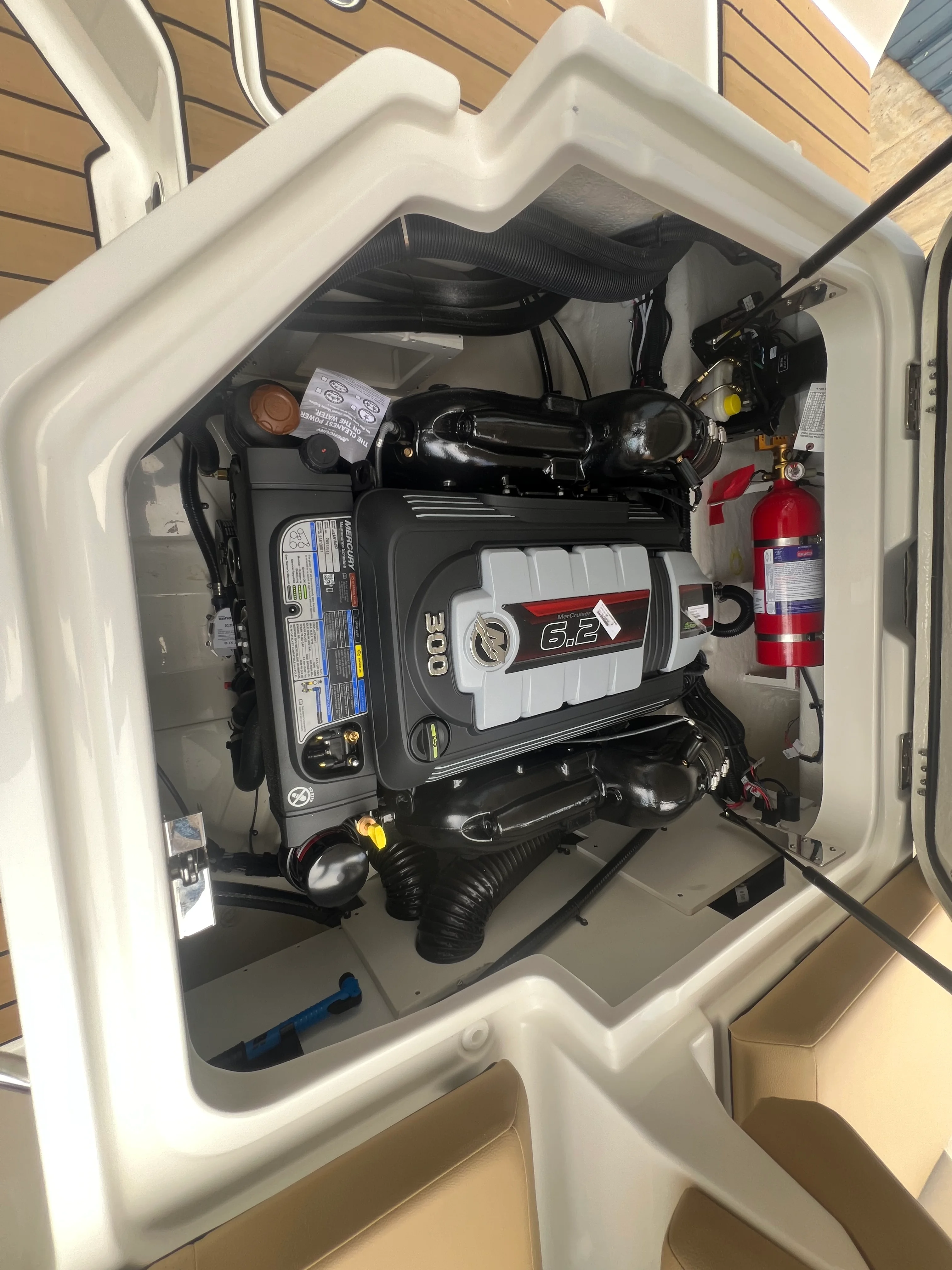 2026 Sea Ray SDX 230 Image Thumbnail #27