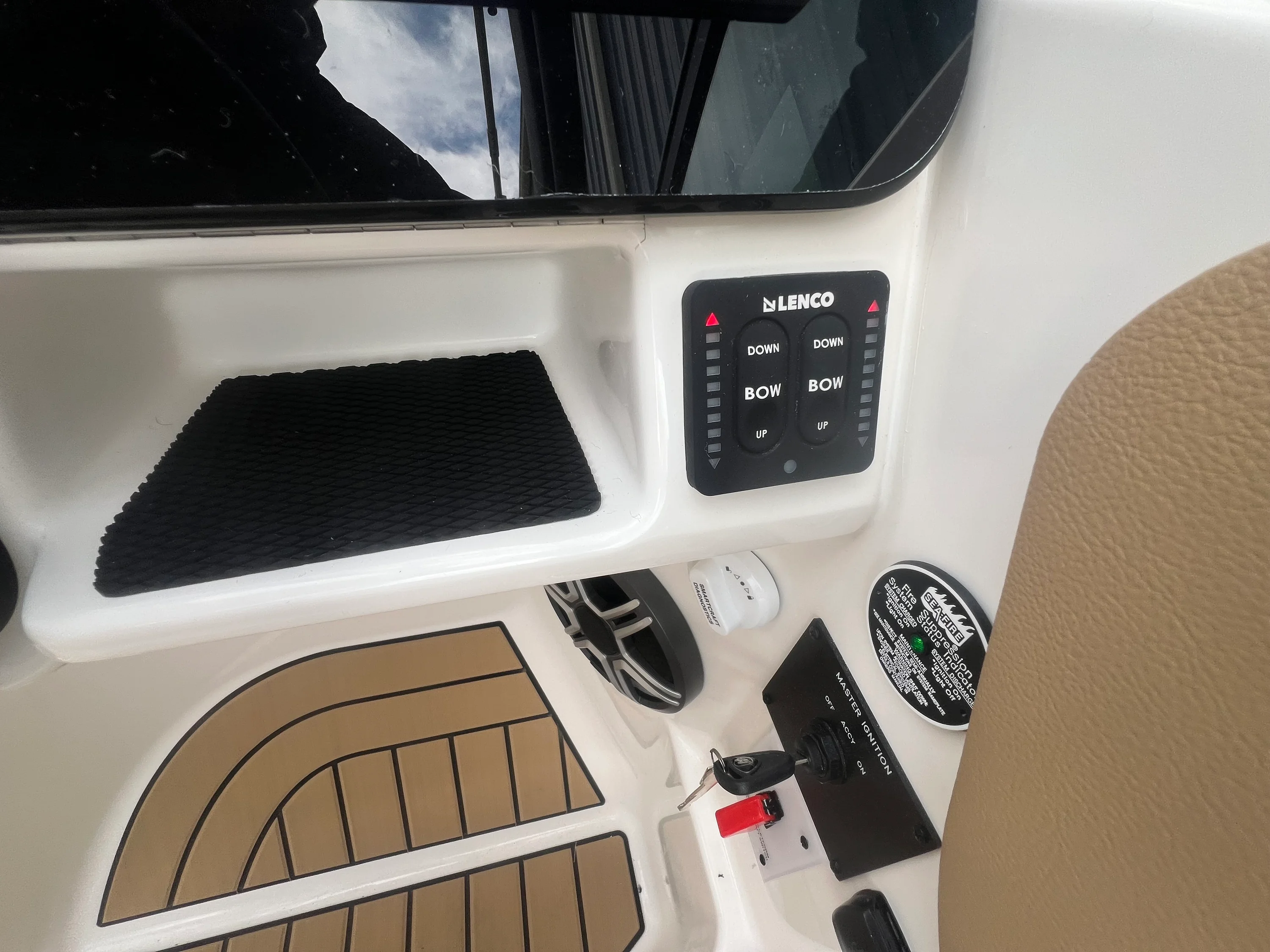 2026 Sea Ray SDX 230 Image Thumbnail #7