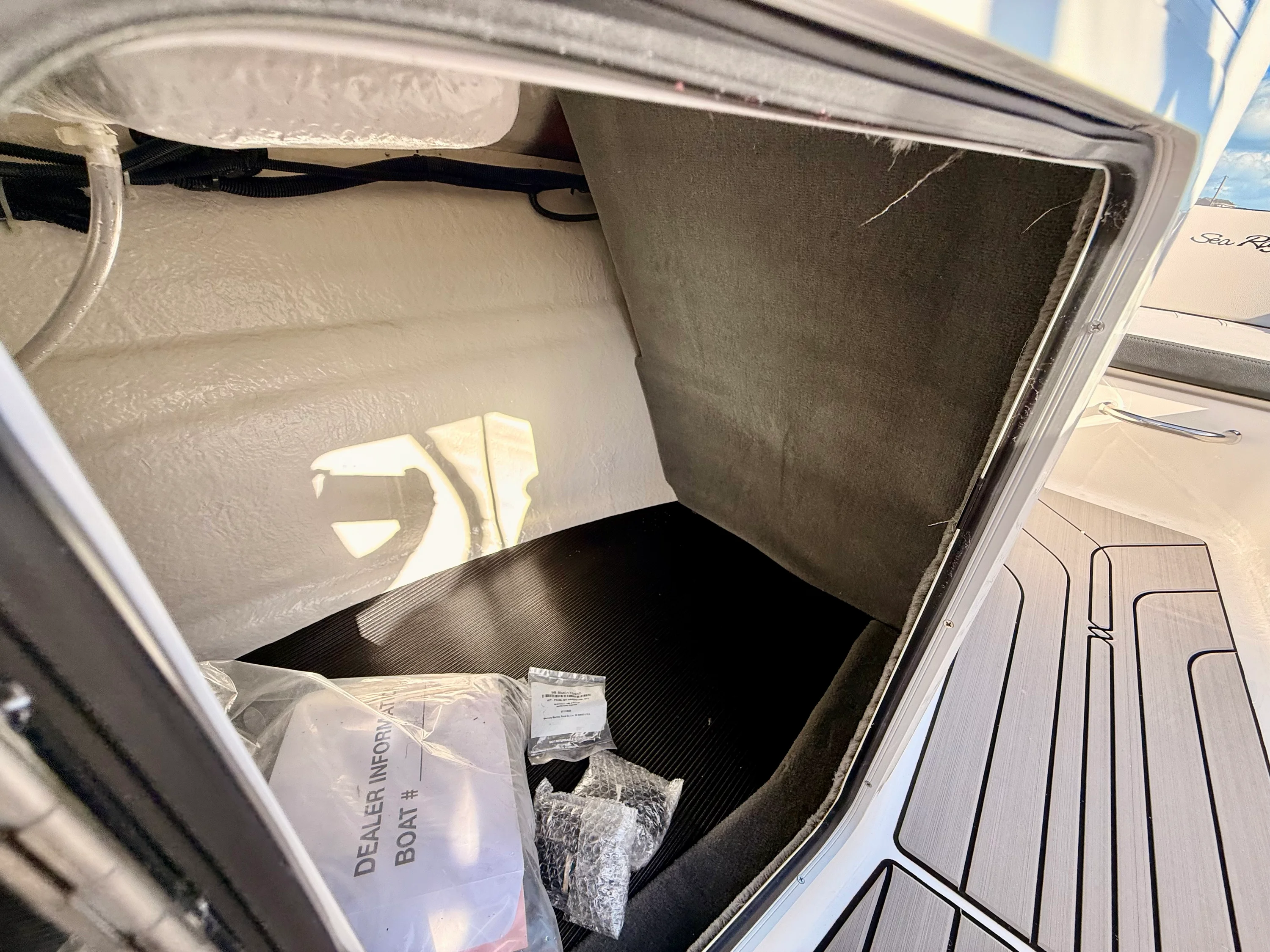 2026 Sea Ray SPX 210 Outboard Image Thumbnail #44