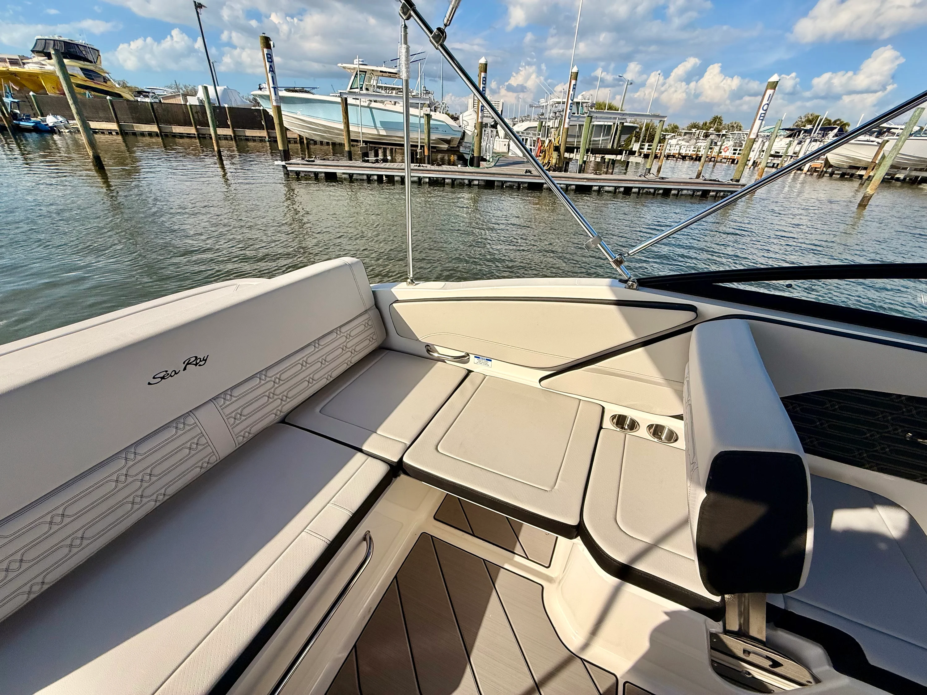 2026 Sea Ray SPX 210 Outboard Image Thumbnail #35