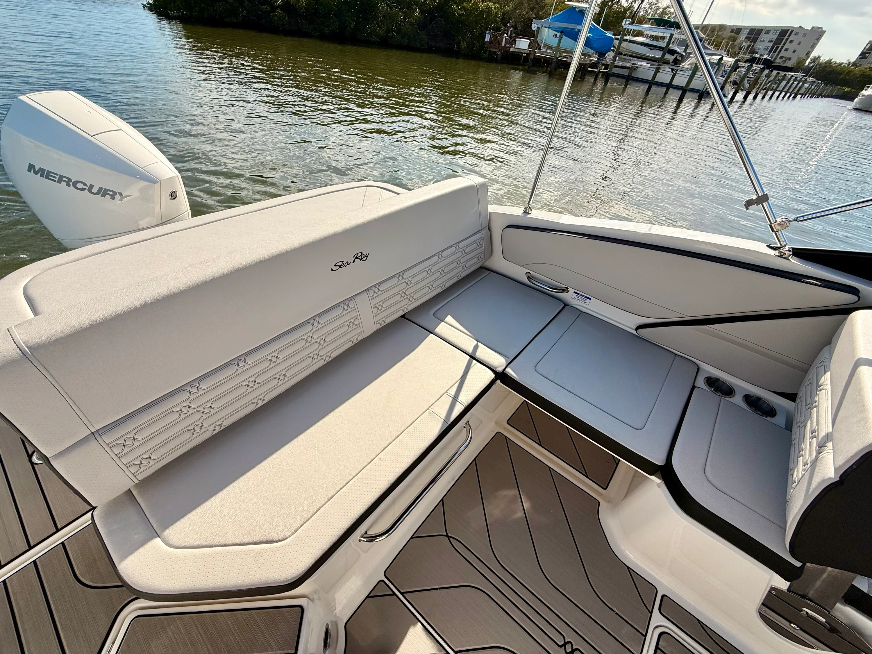 2026 Sea Ray SPX 210 Outboard Image Thumbnail #30