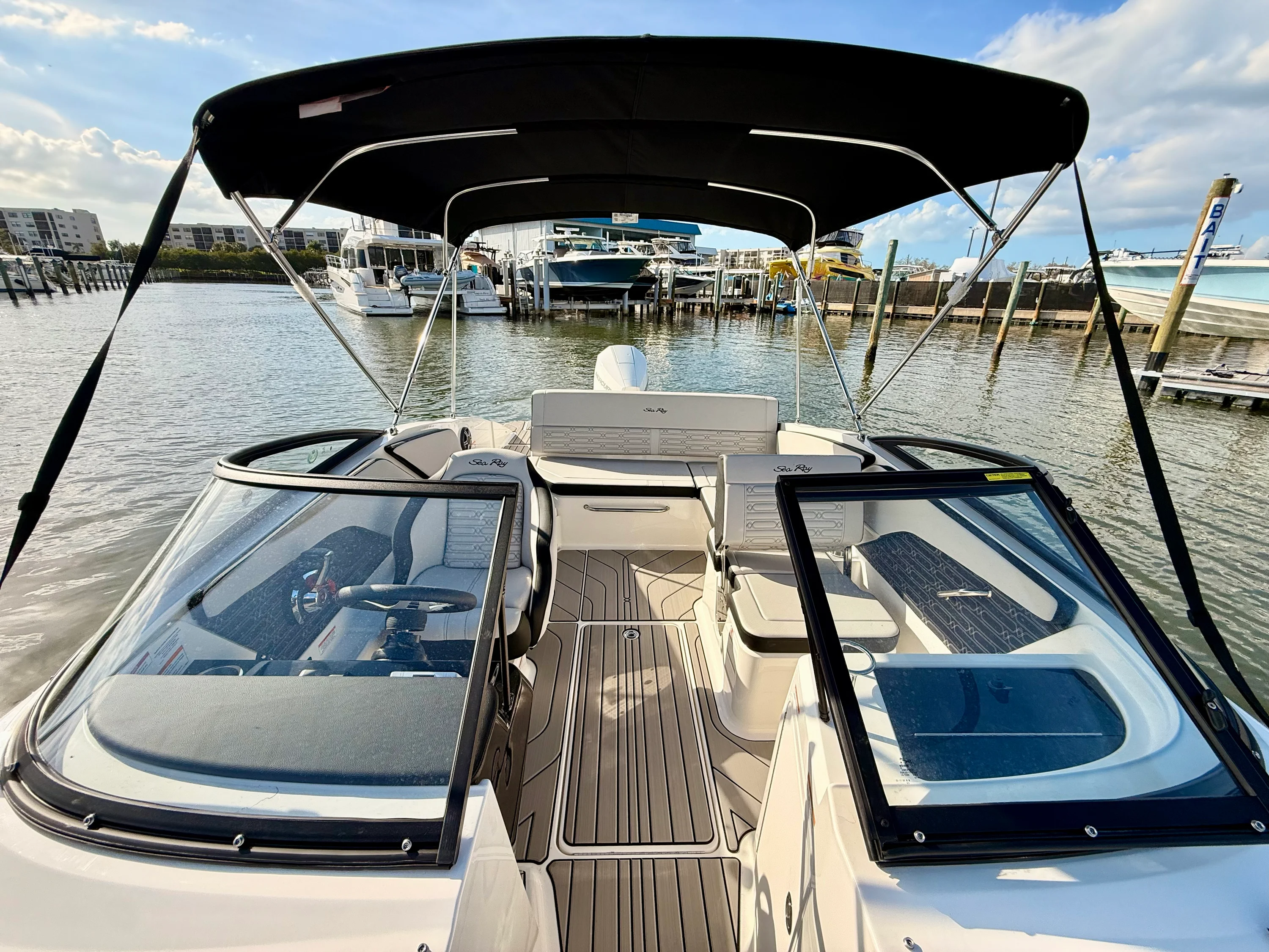 2026 Sea Ray SPX 210 Outboard Image Thumbnail #33