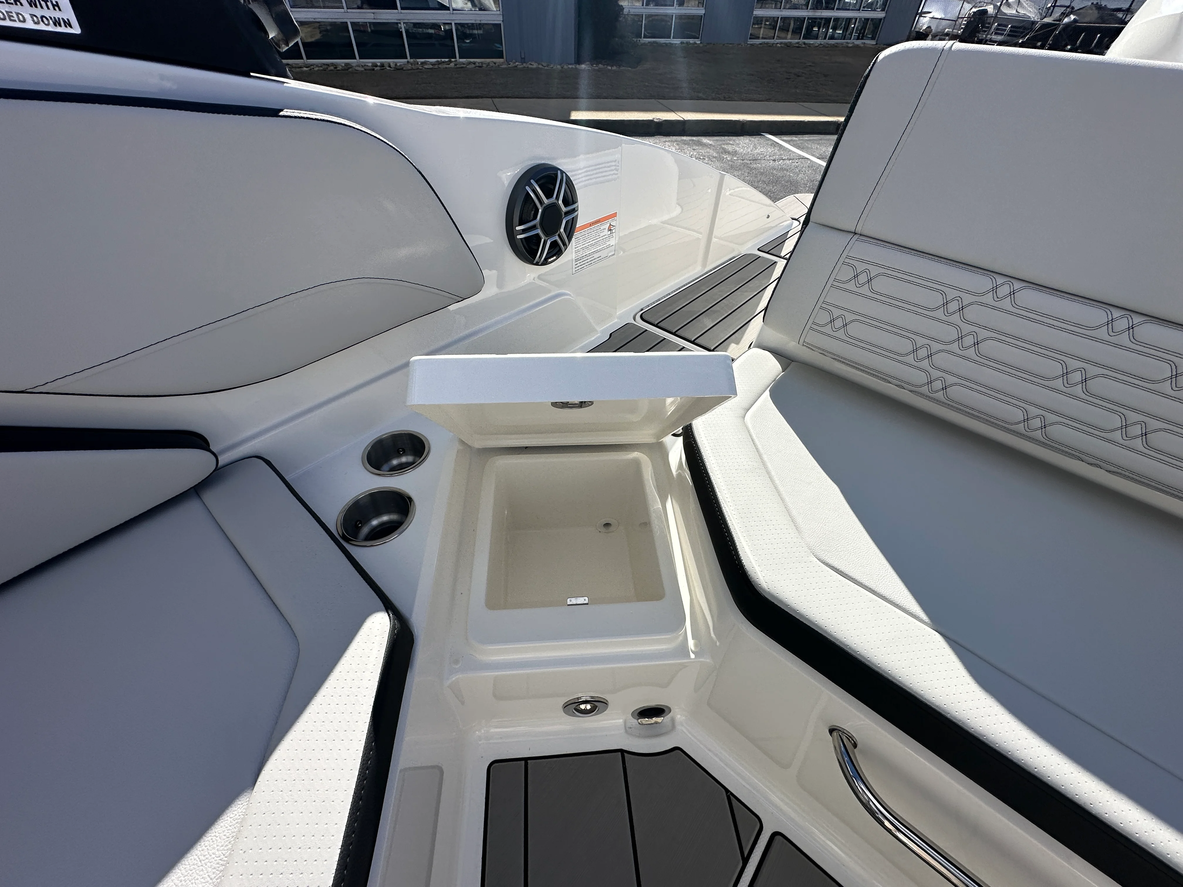 2026 Sea Ray SPX 210 Outboard Image Thumbnail #21