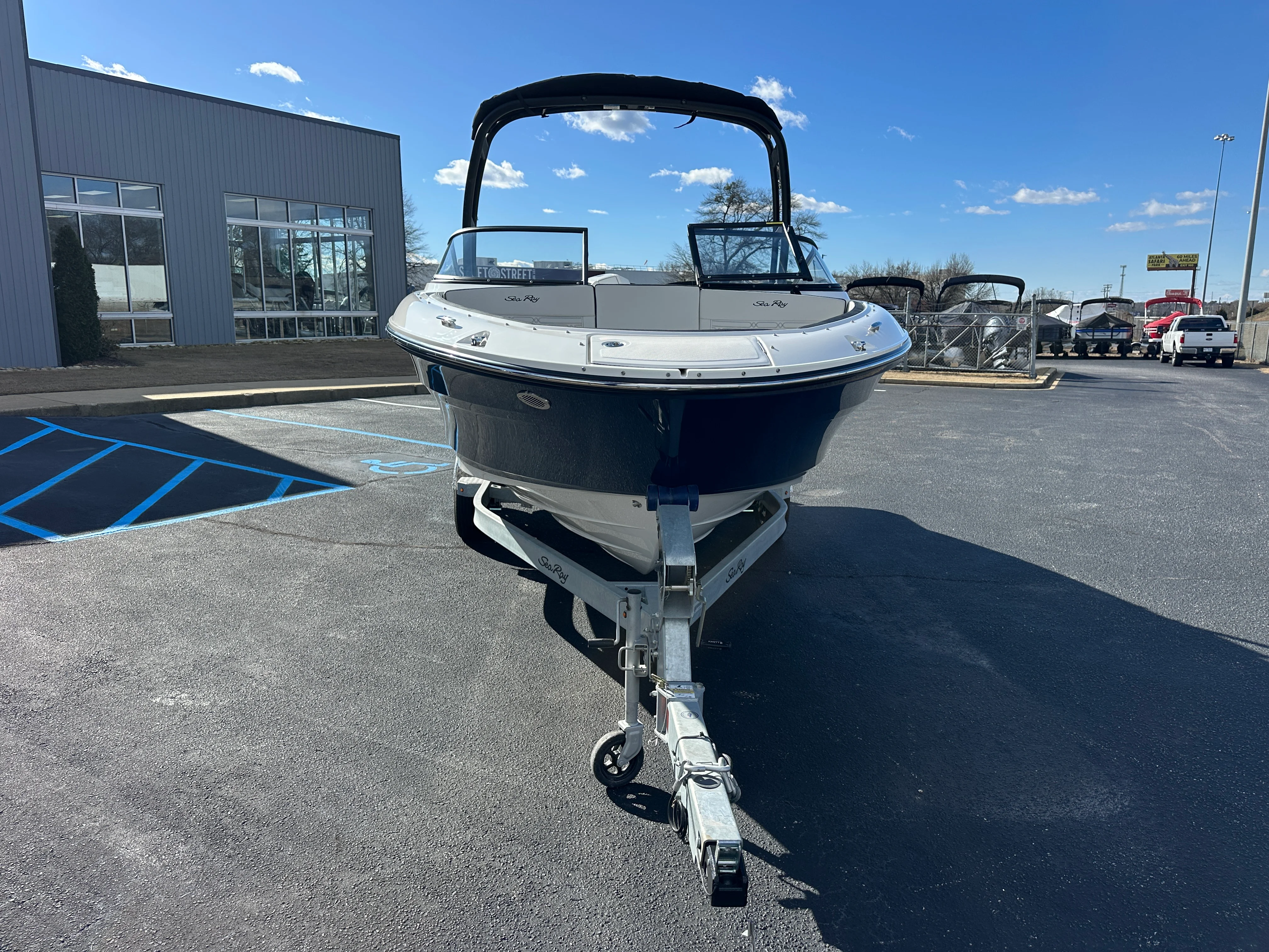 2026 Sea Ray SPX 210 Outboard Image Thumbnail #1