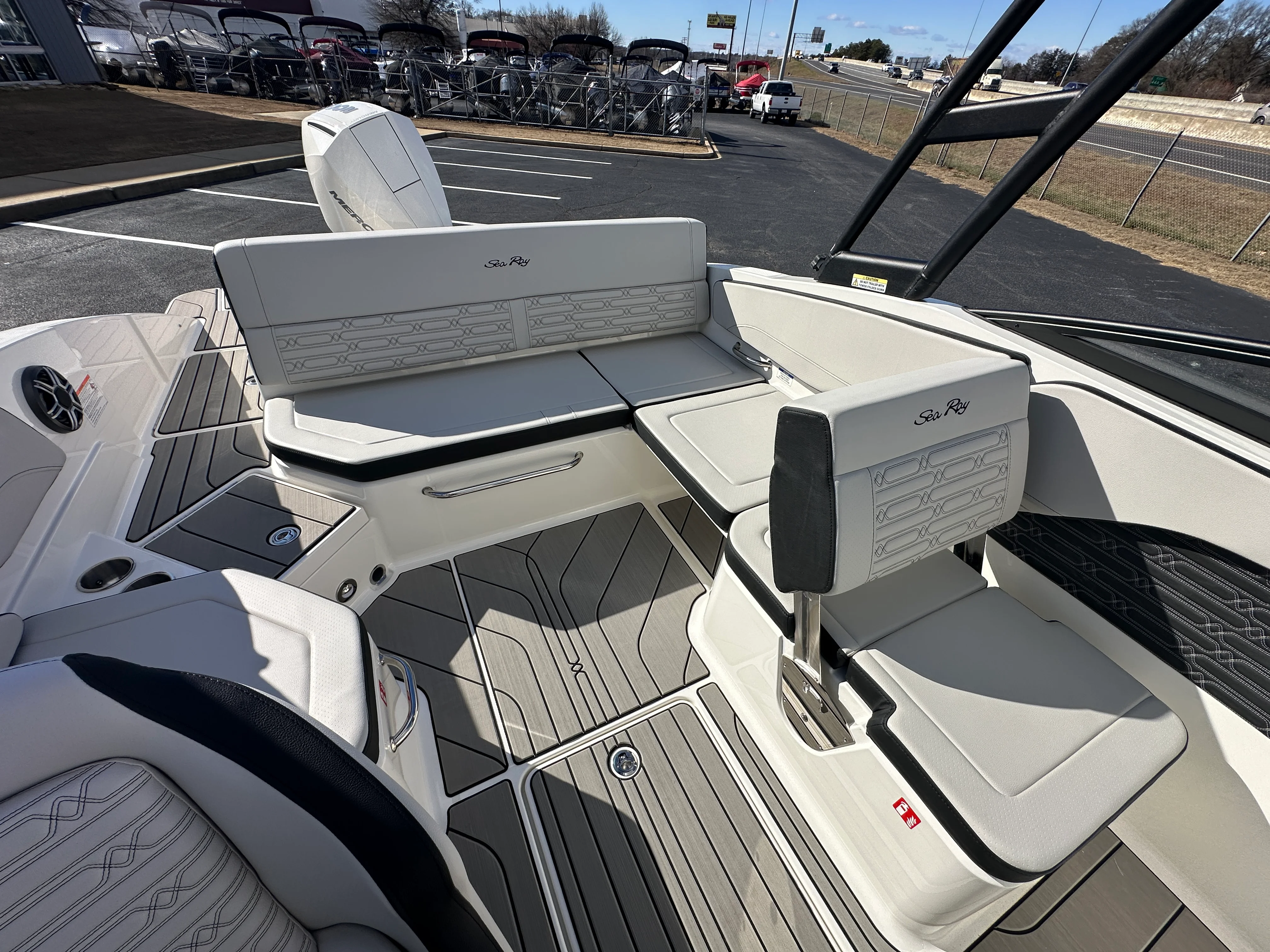 2026 Sea Ray SPX 210 Outboard Image Thumbnail #16