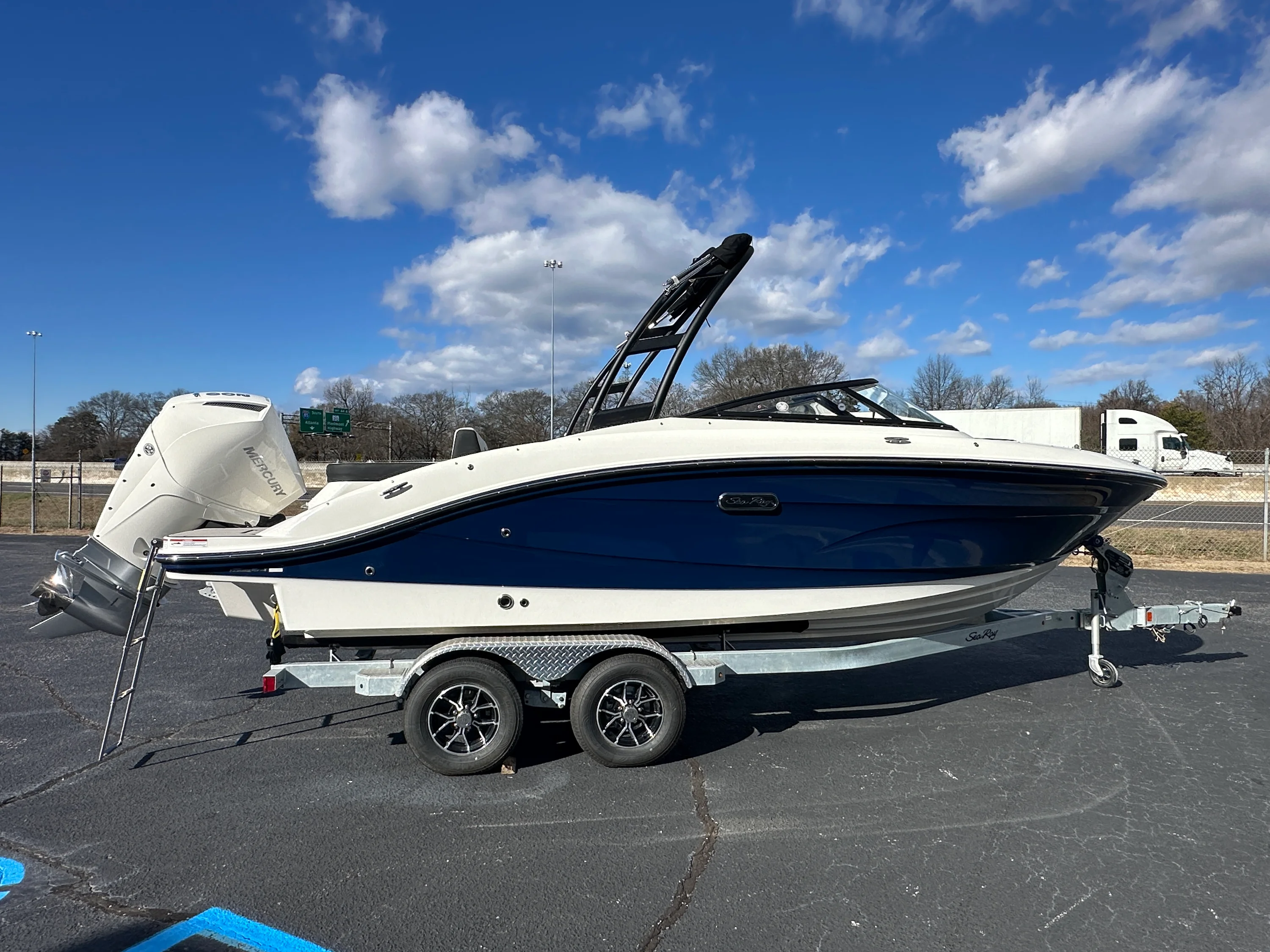 2026 Sea Ray SPX 210 Outboard Image Thumbnail #2