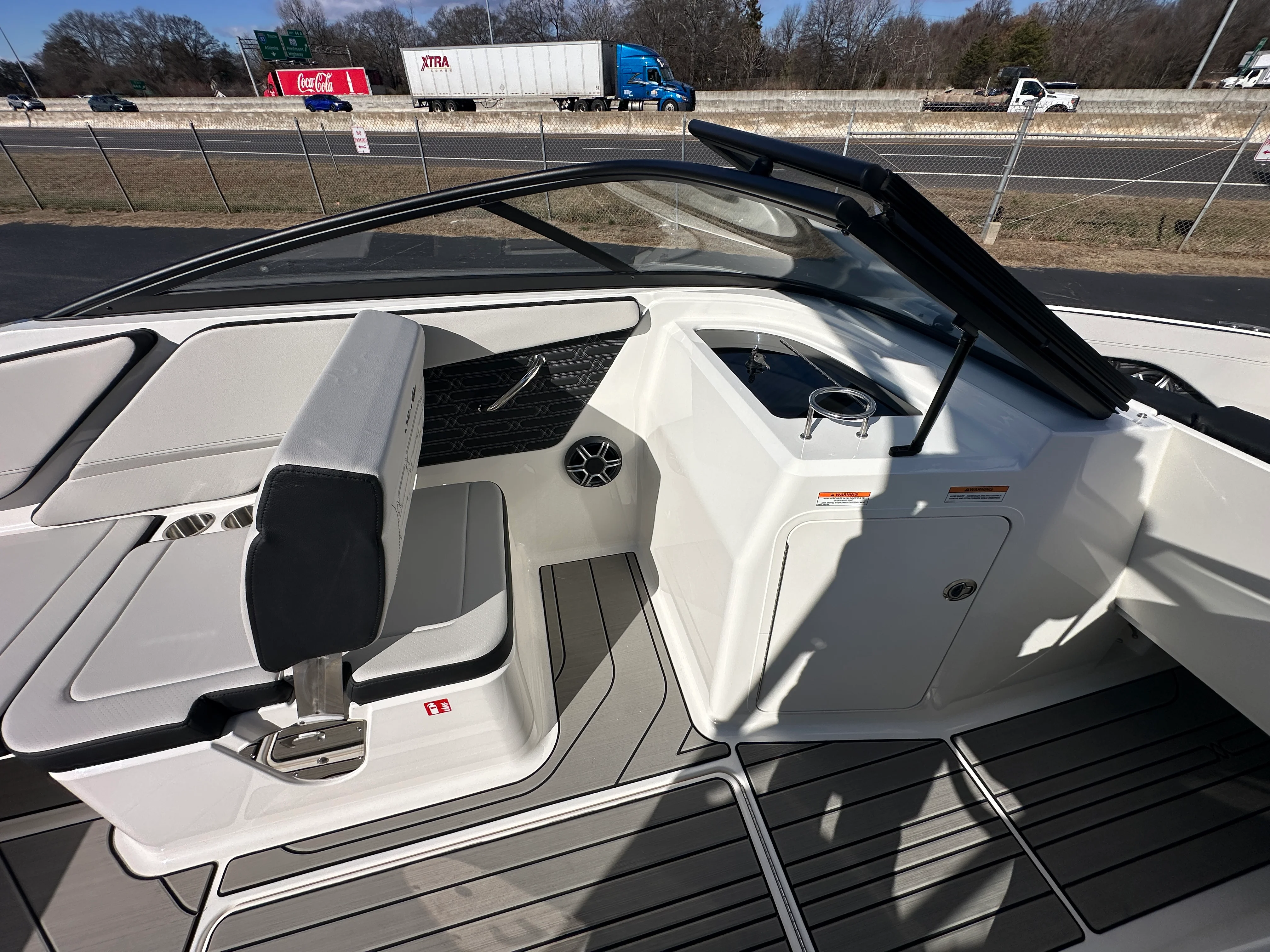 2026 Sea Ray SPX 210 Outboard Image Thumbnail #8