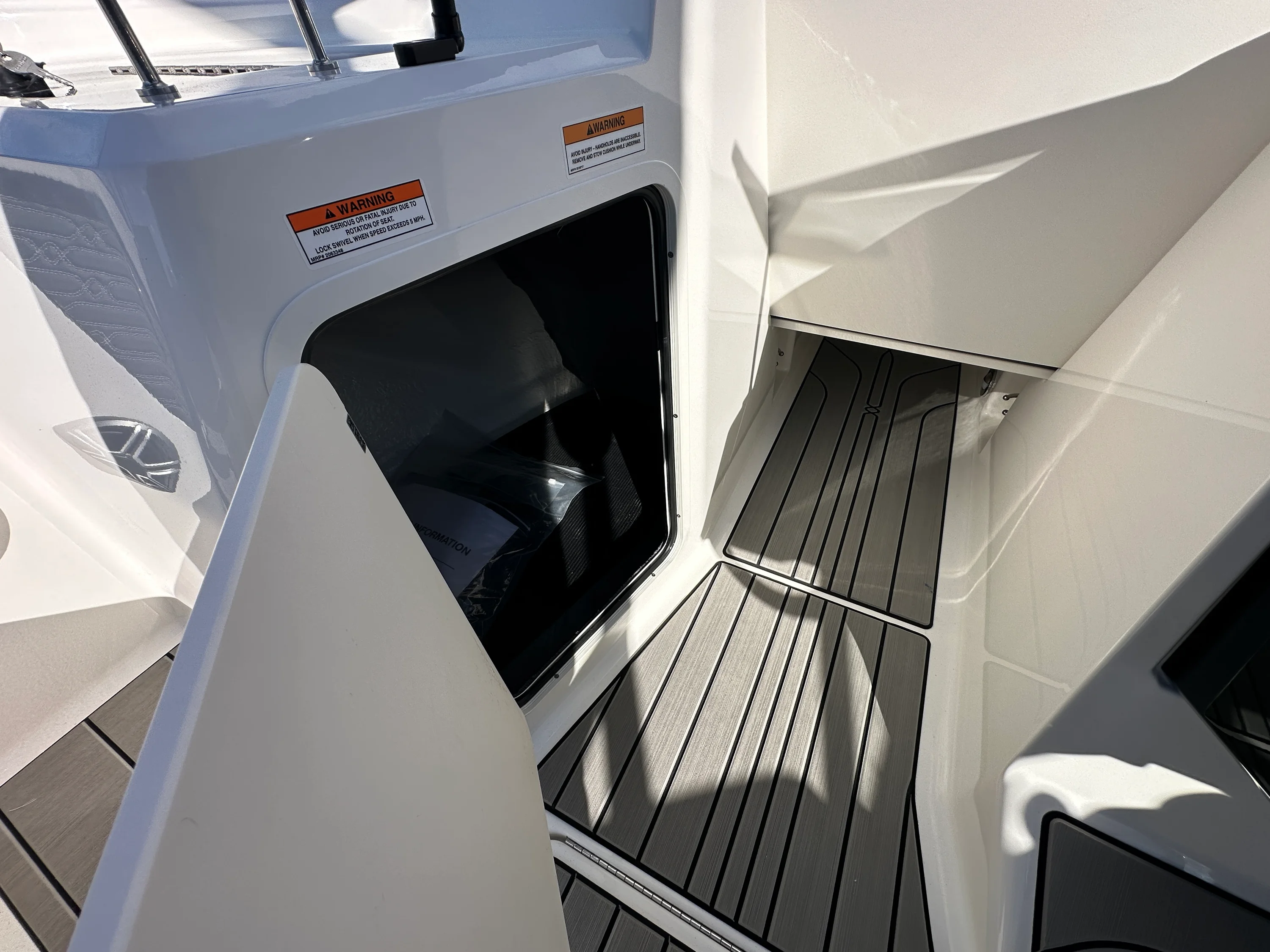 2026 Sea Ray SPX 210 Outboard Image Thumbnail #12