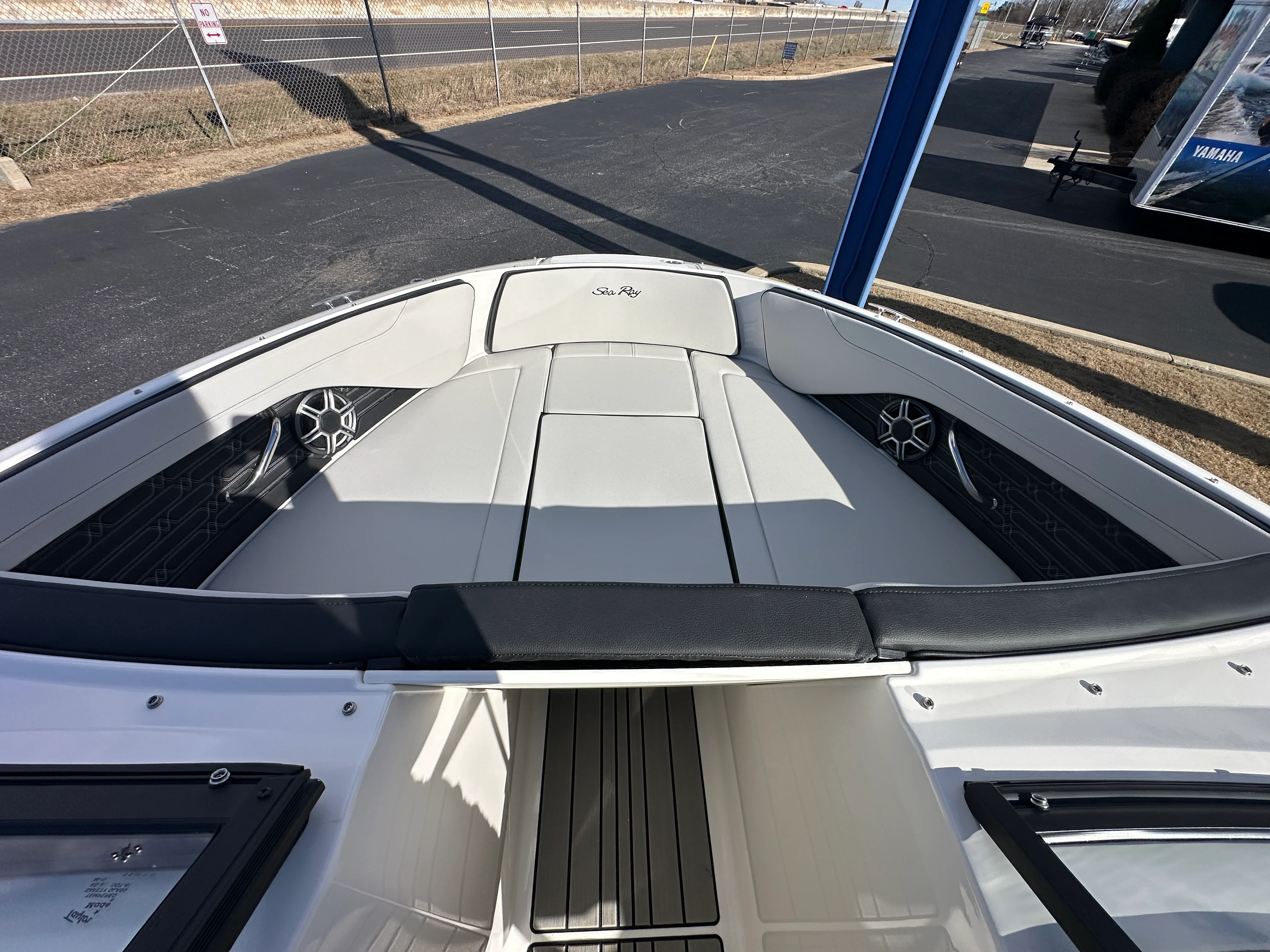 2026 Sea Ray SPX 210 Outboard Image Thumbnail #4