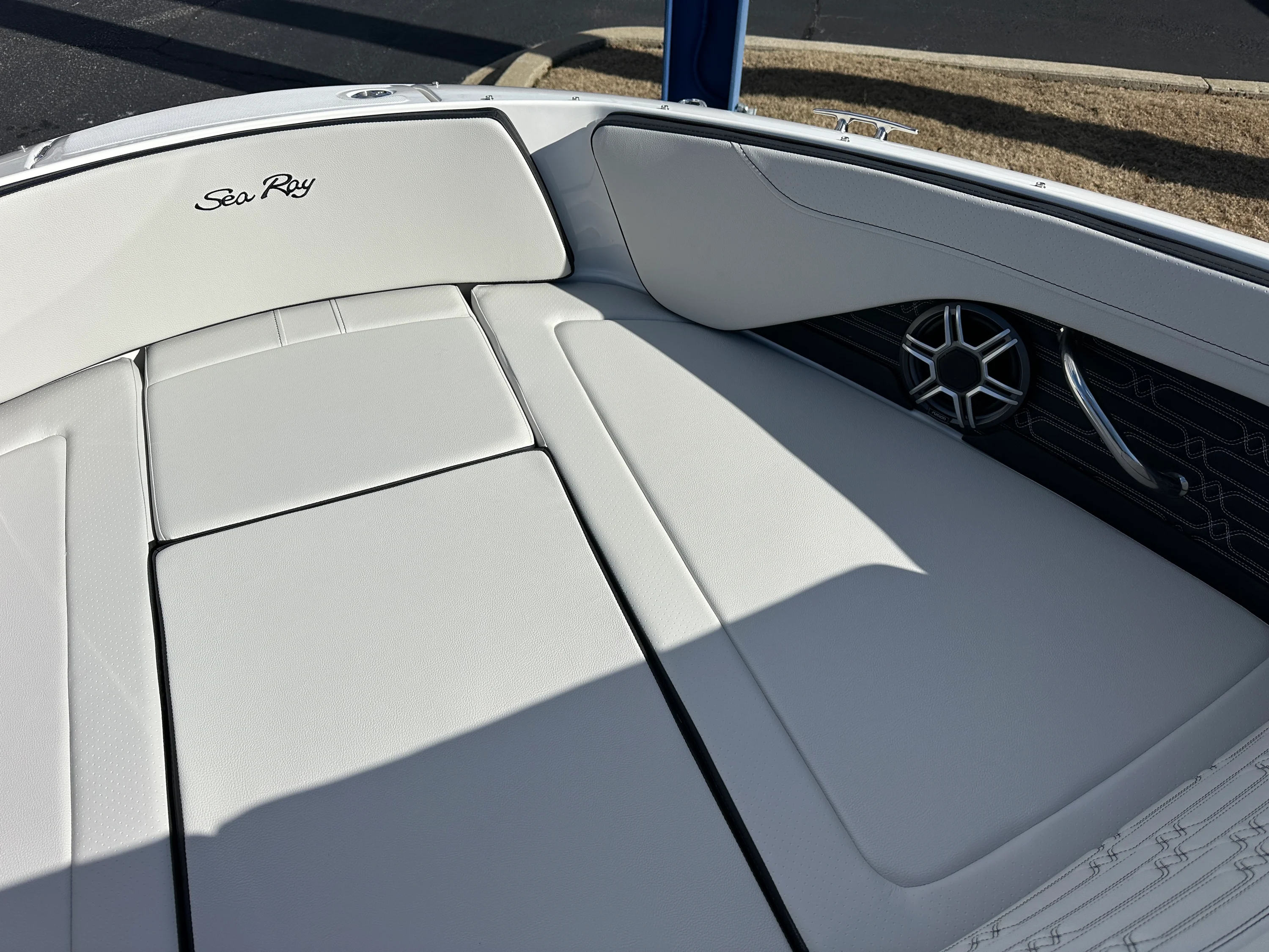 2026 Sea Ray SPX 210 Outboard Image Thumbnail #6