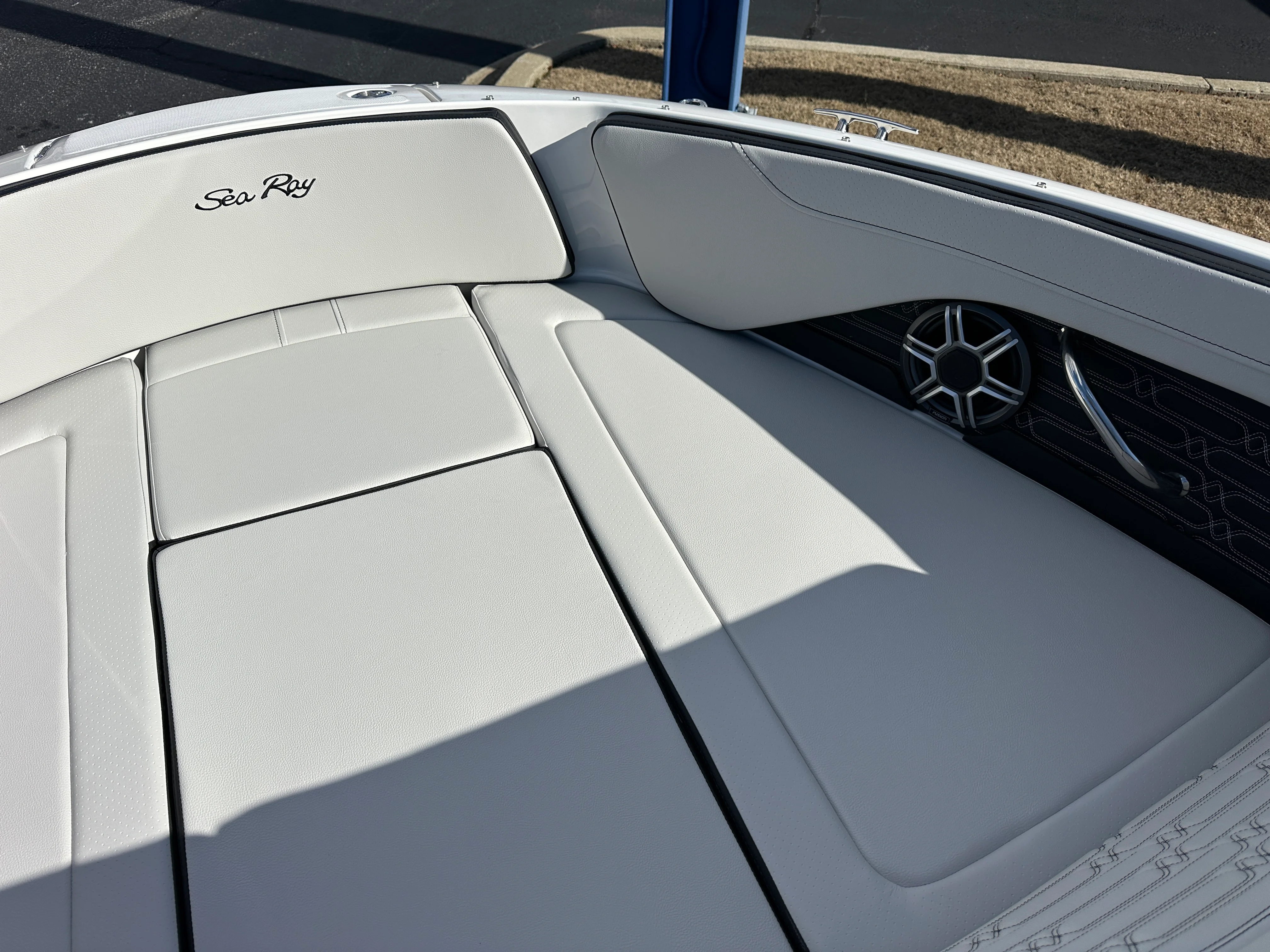 2026 Sea Ray SPX 210 Outboard Image Thumbnail #6