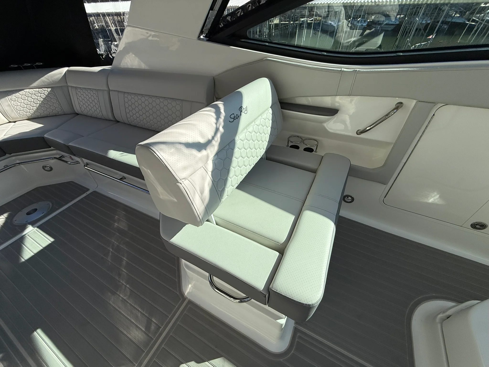 2026 Sea Ray Sundancer 320 Image Thumbnail #24