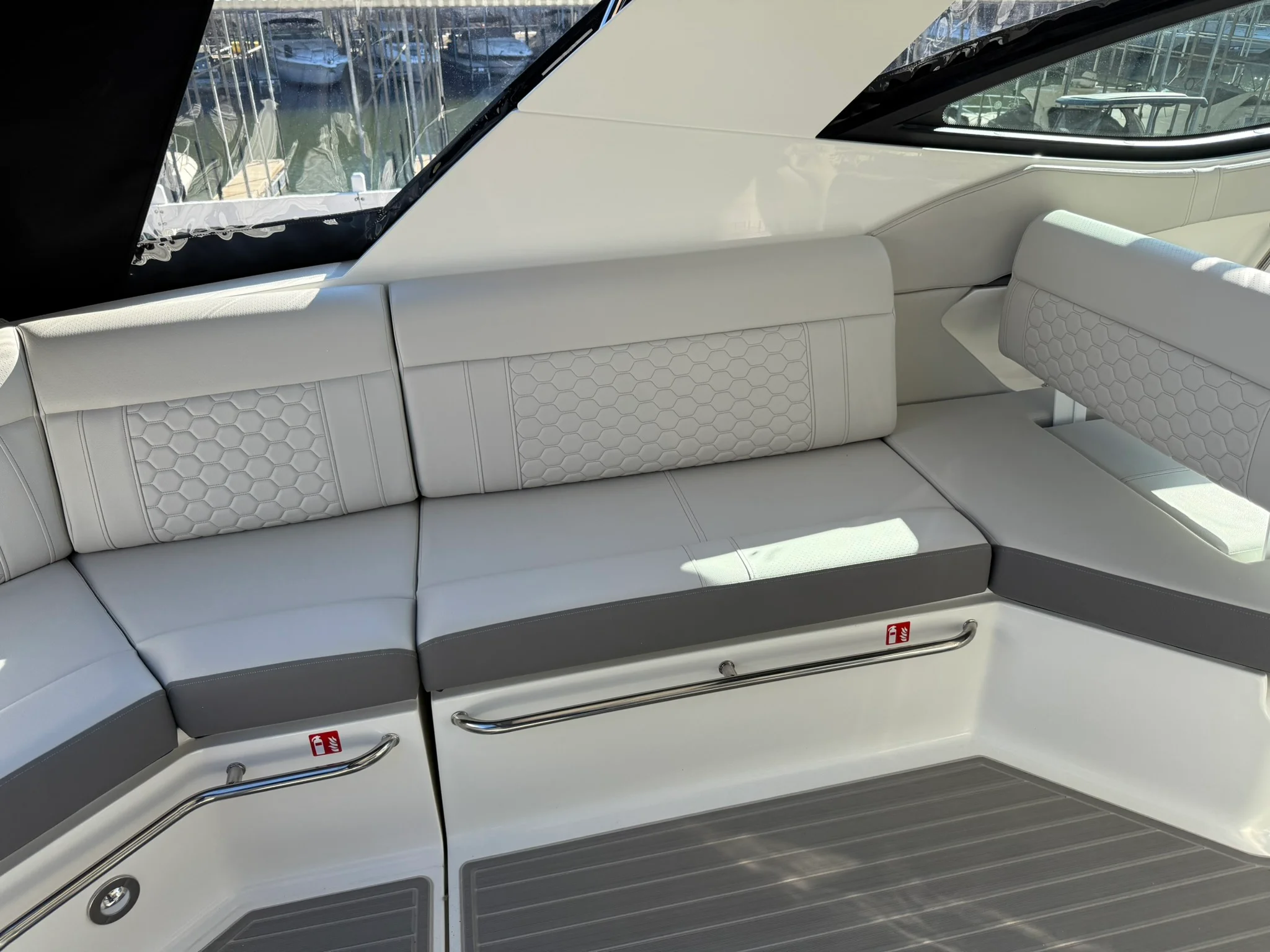 2026 Sea Ray Sundancer 320 Image Thumbnail #31