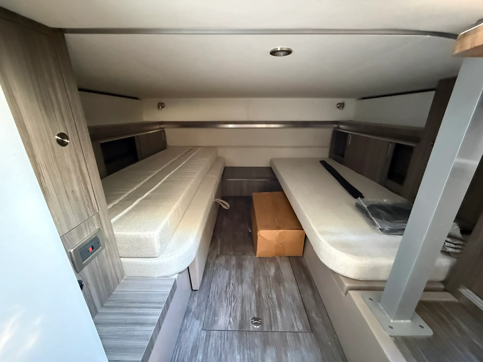 2026 Sea Ray Sundancer 320 Image Thumbnail #38