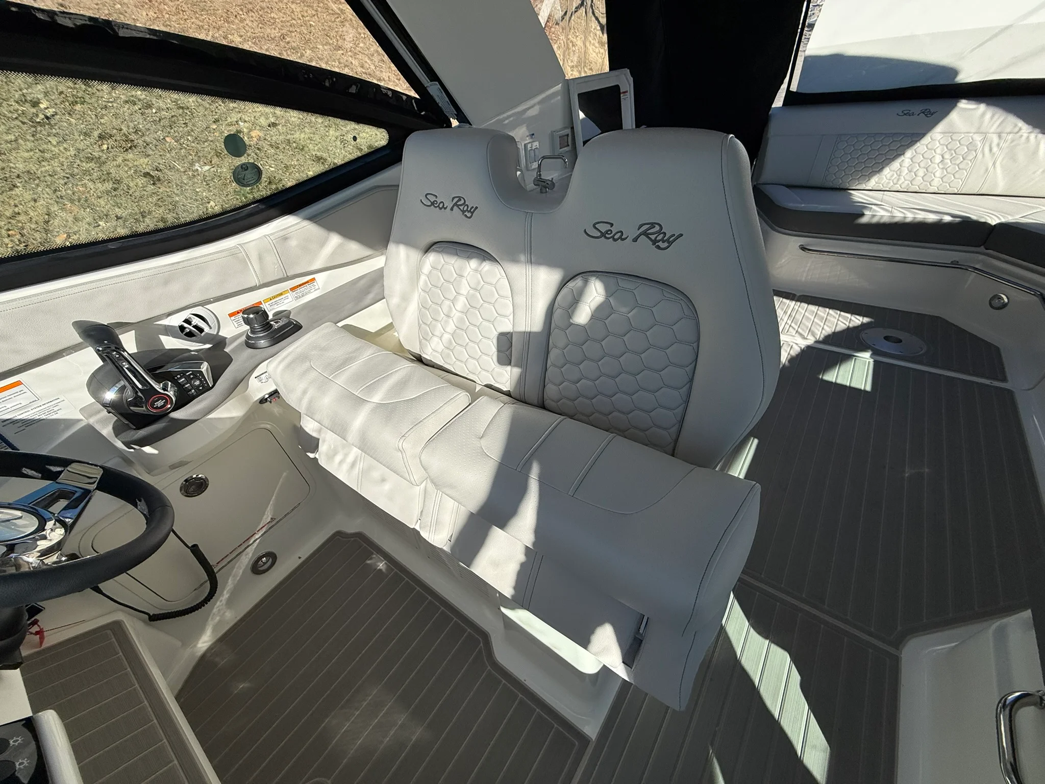 2026 Sea Ray Sundancer 320 Image Thumbnail #23