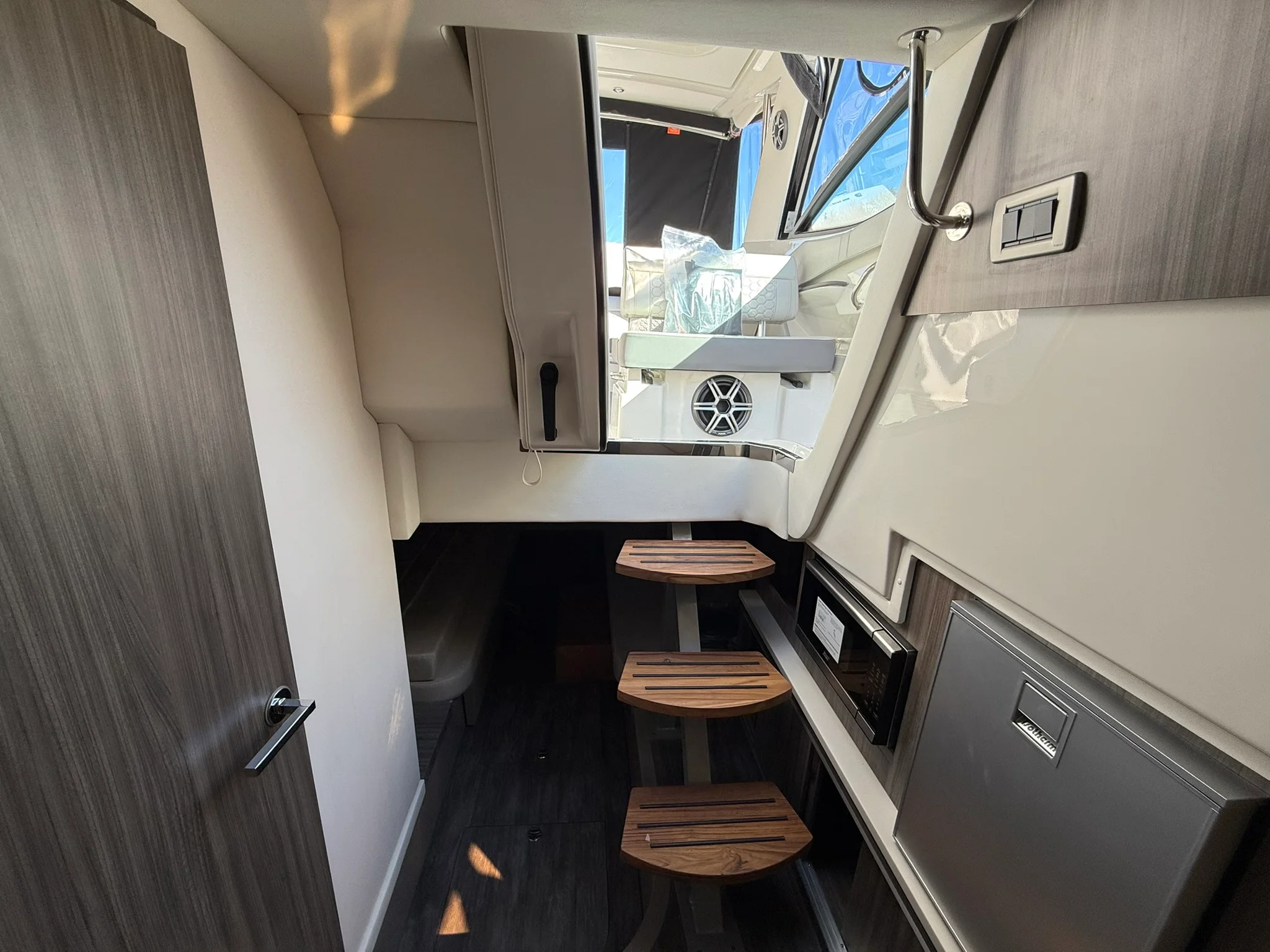 2026 Sea Ray Sundancer 320 Image Thumbnail #35