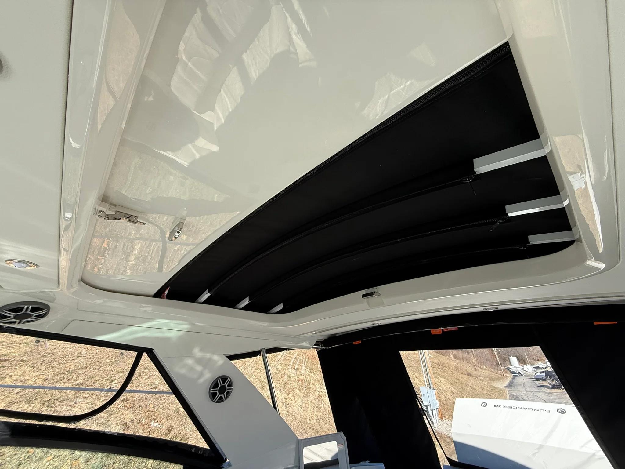 2026 Sea Ray Sundancer 320 Image Thumbnail #16