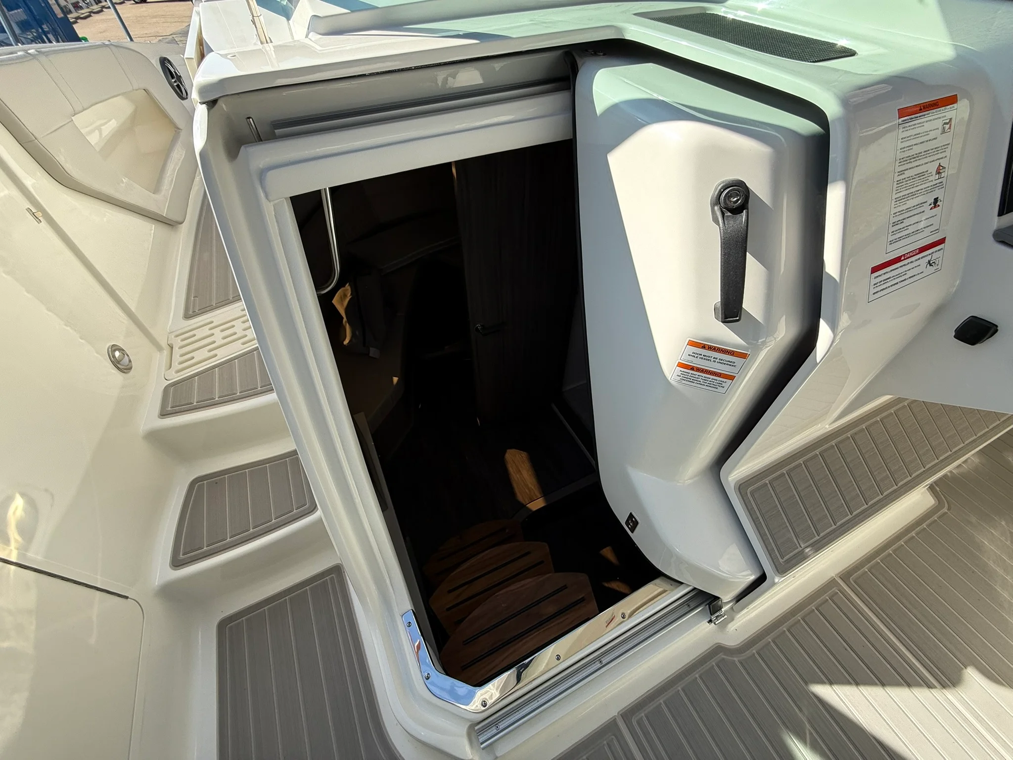 2026 Sea Ray Sundancer 320 Image Thumbnail #33