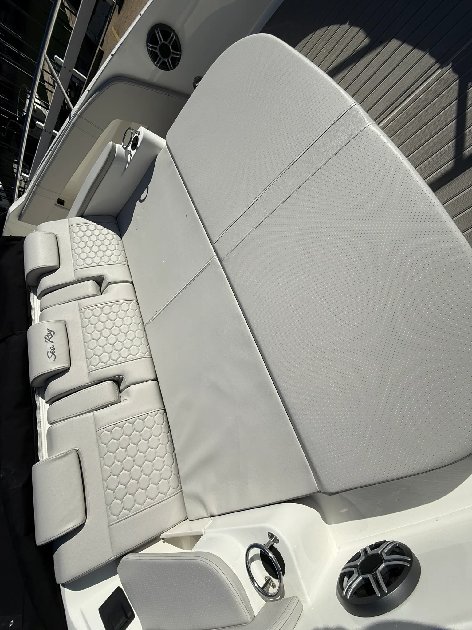 2026 Sea Ray Sundancer 320 Image Thumbnail #13