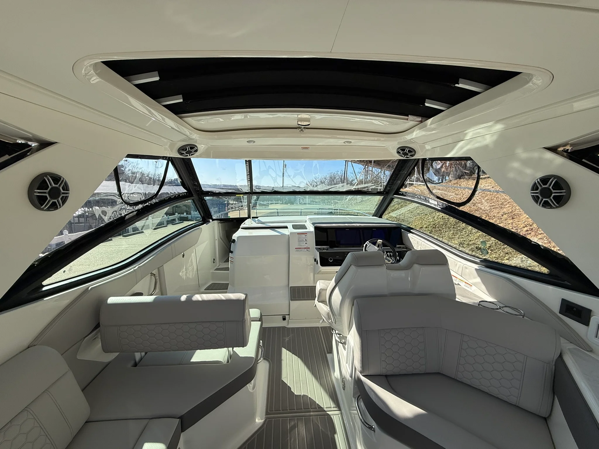 2026 Sea Ray Sundancer 320 Image Thumbnail #27