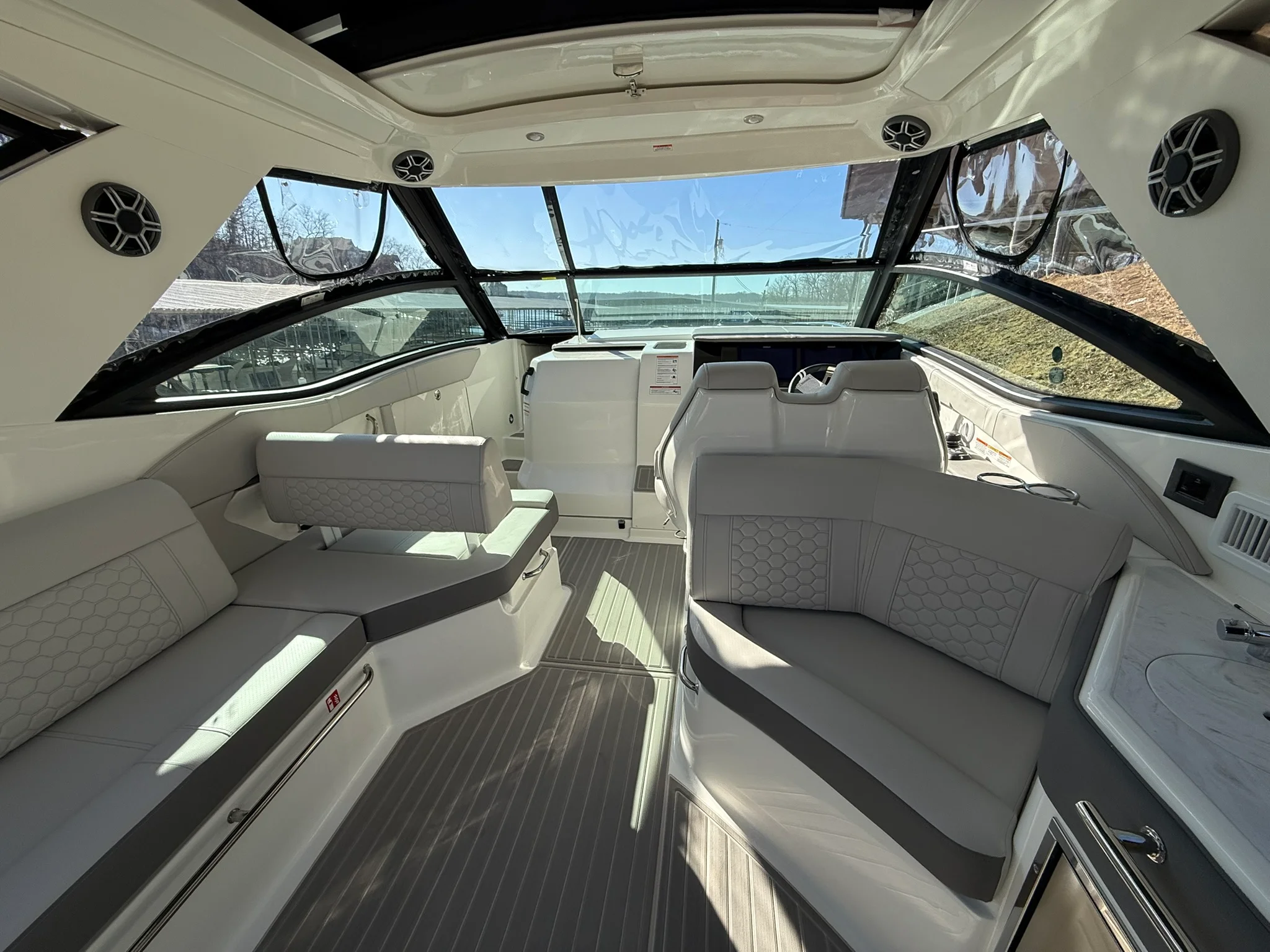 2026 Sea Ray Sundancer 320 Image Thumbnail #32