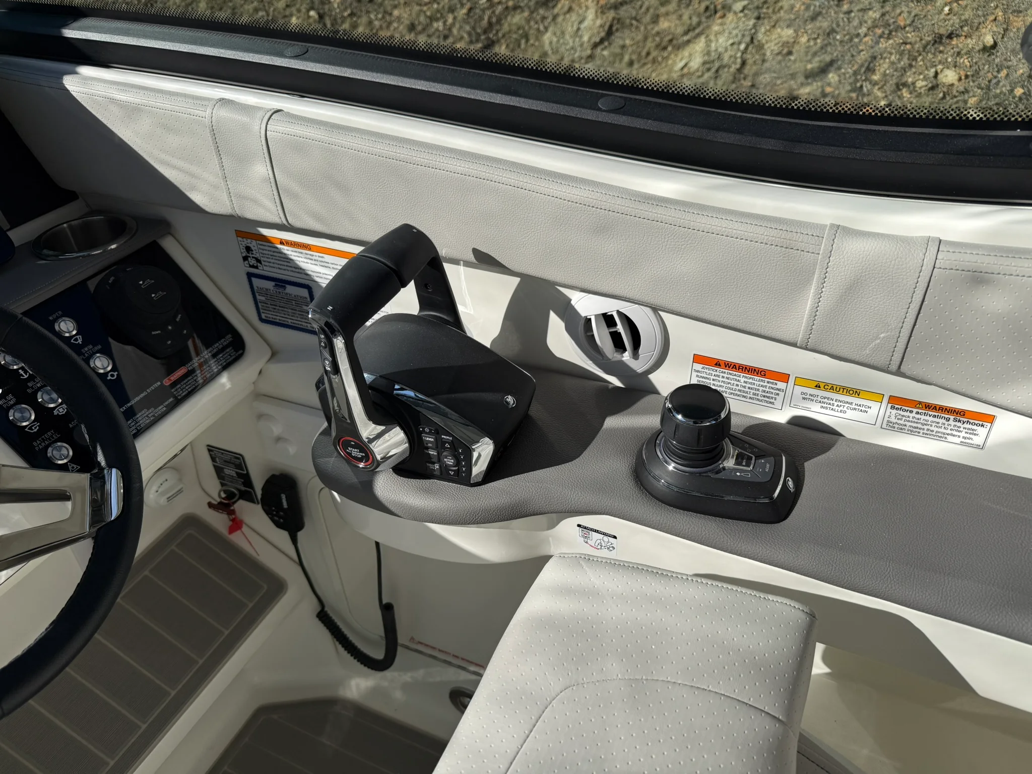 2026 Sea Ray Sundancer 320 Image Thumbnail #19