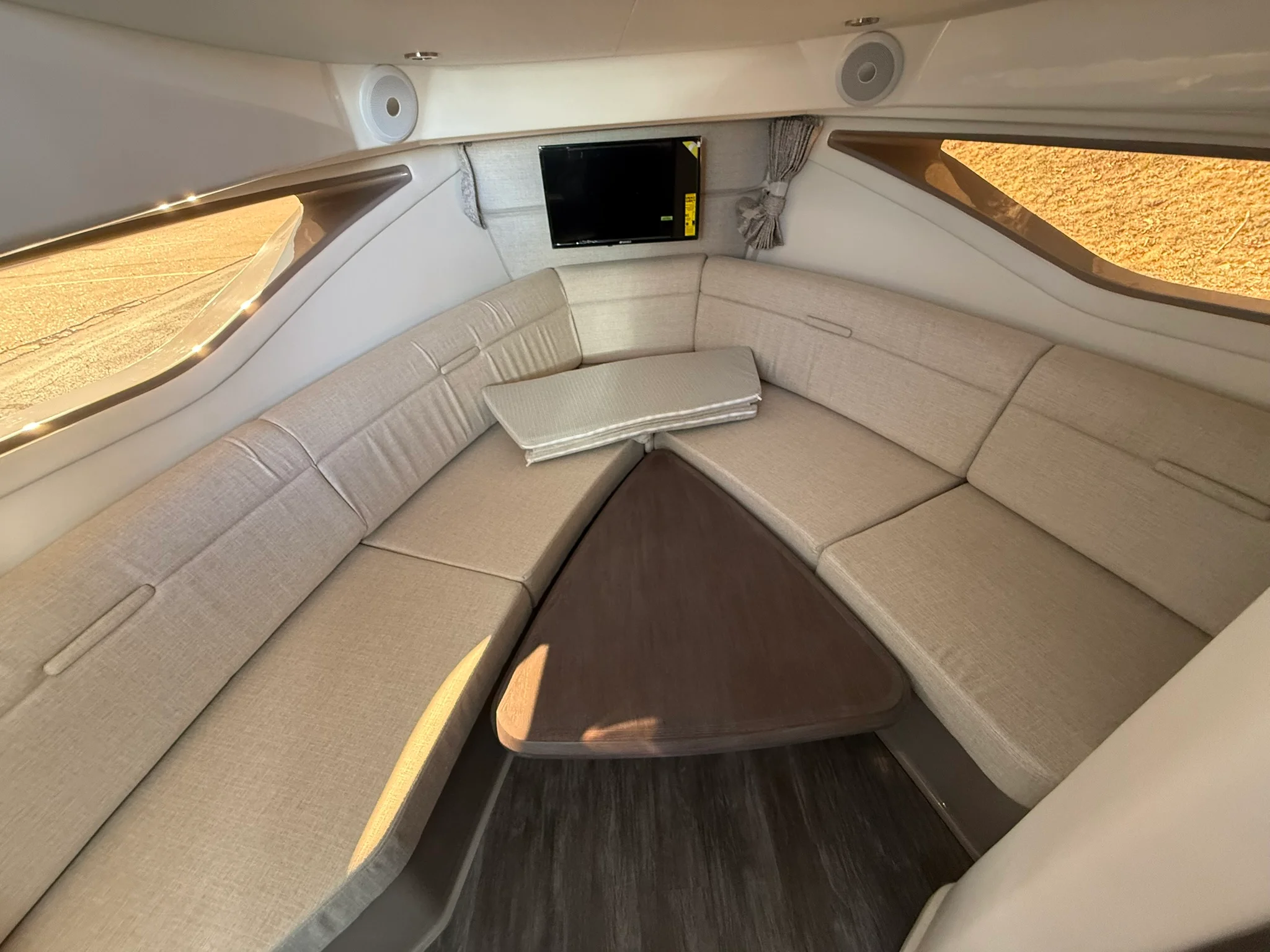 2026 Sea Ray Sundancer 320 Image Thumbnail #36