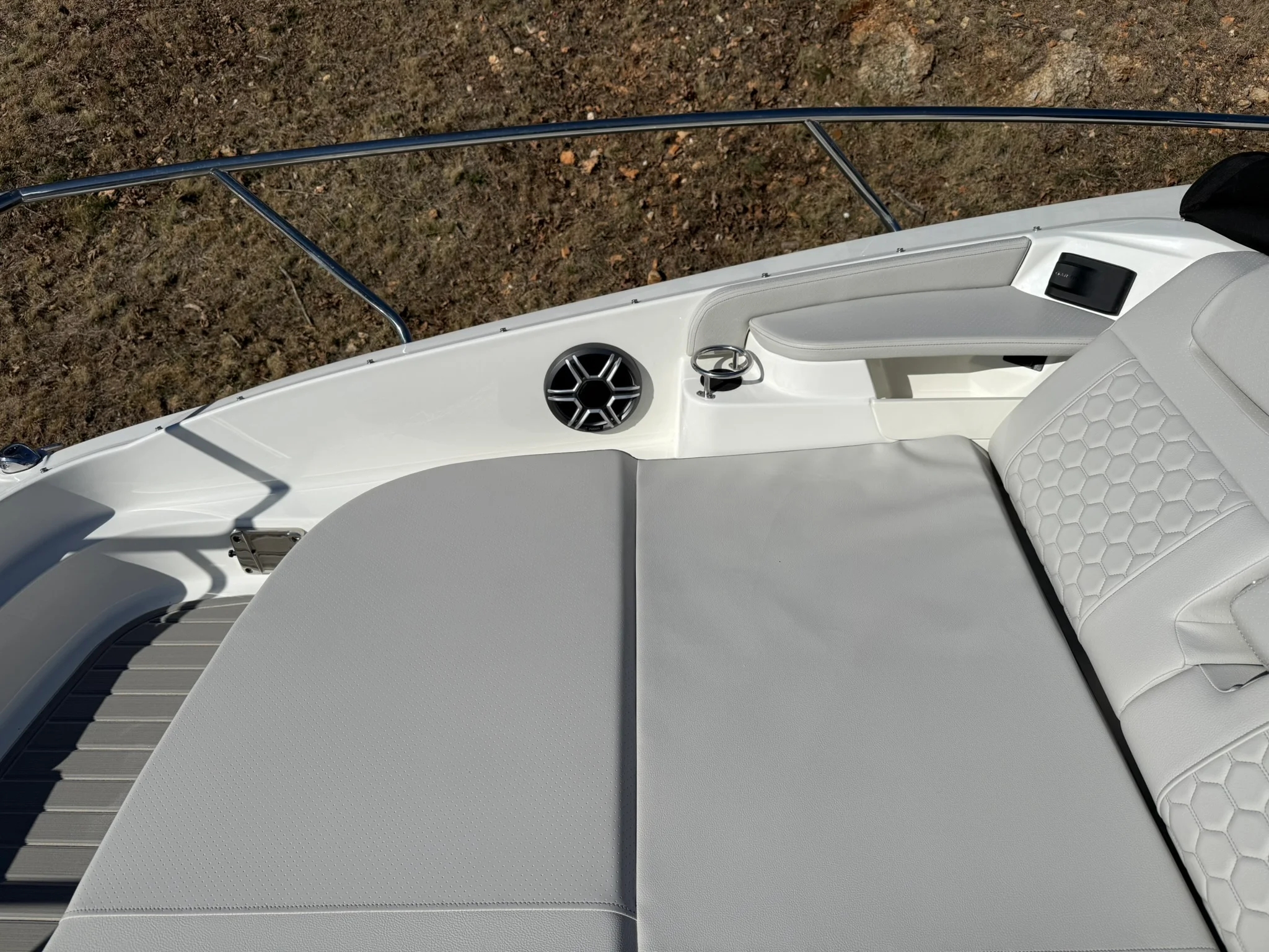 2026 Sea Ray Sundancer 320 Image Thumbnail #11