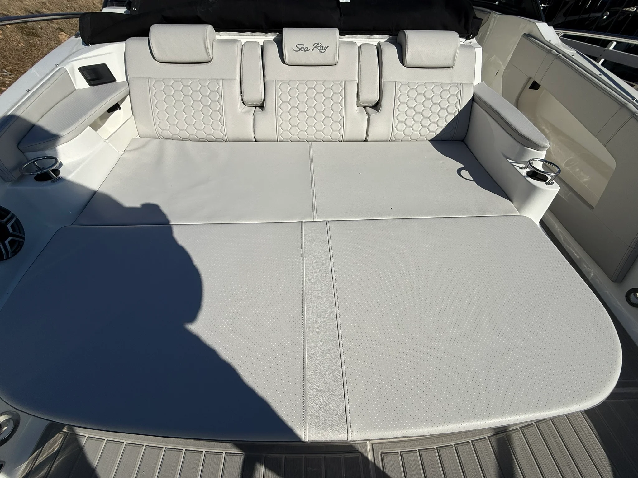 2026 Sea Ray Sundancer 320 Image Thumbnail #12