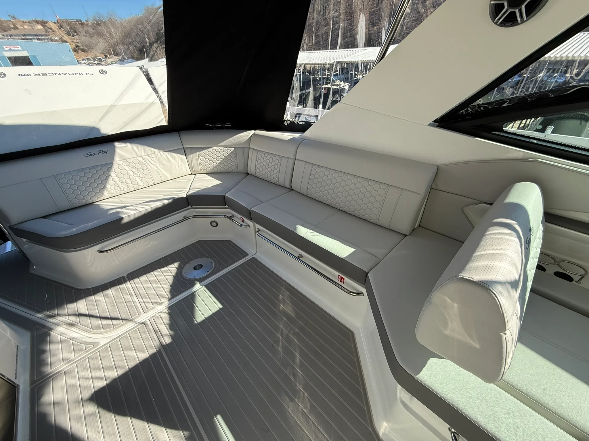 2026 Sea Ray Sundancer 320 Image Thumbnail #25
