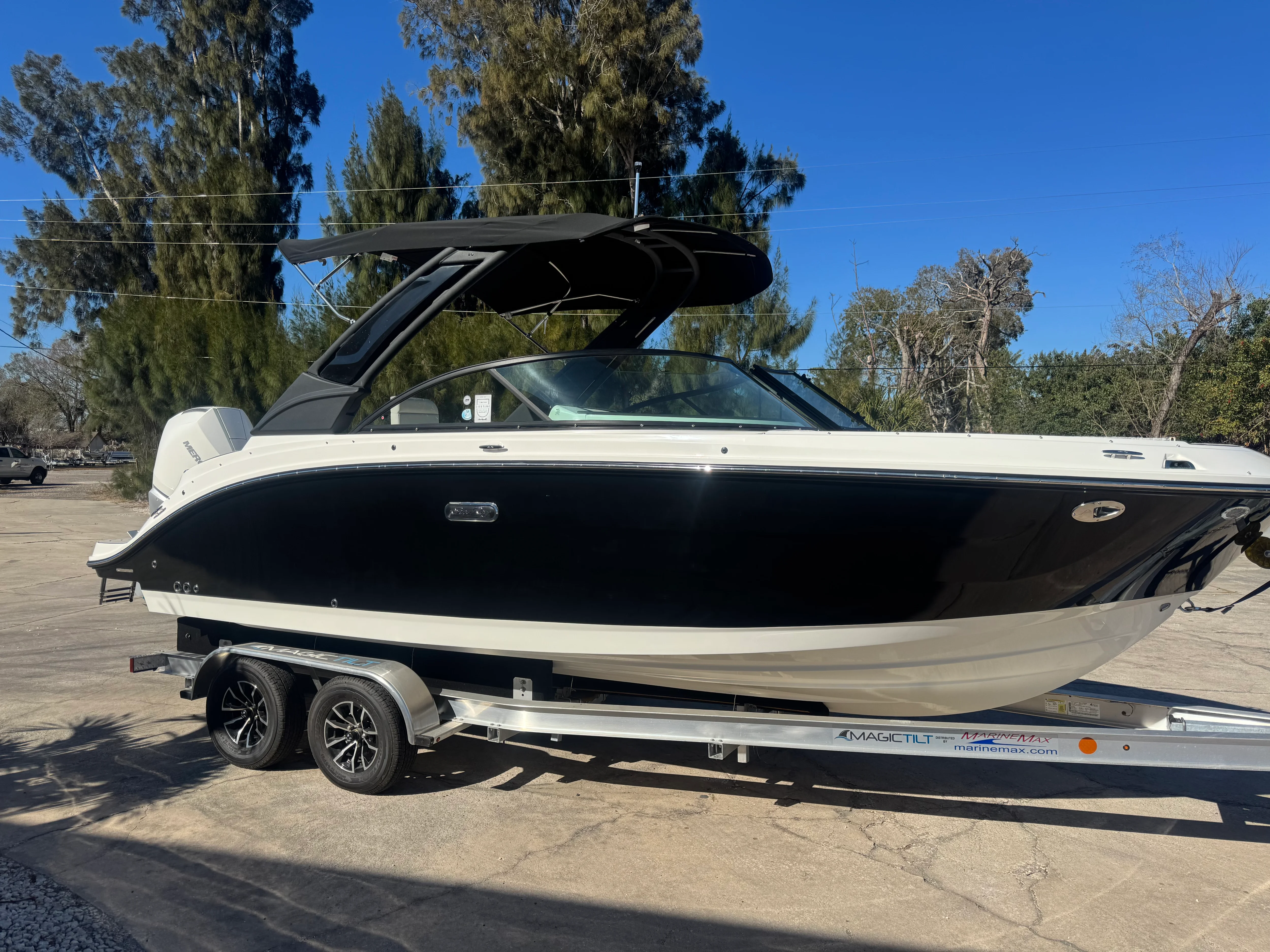 2026 Sea Ray SDX 230 Outboard Image Thumbnail #0