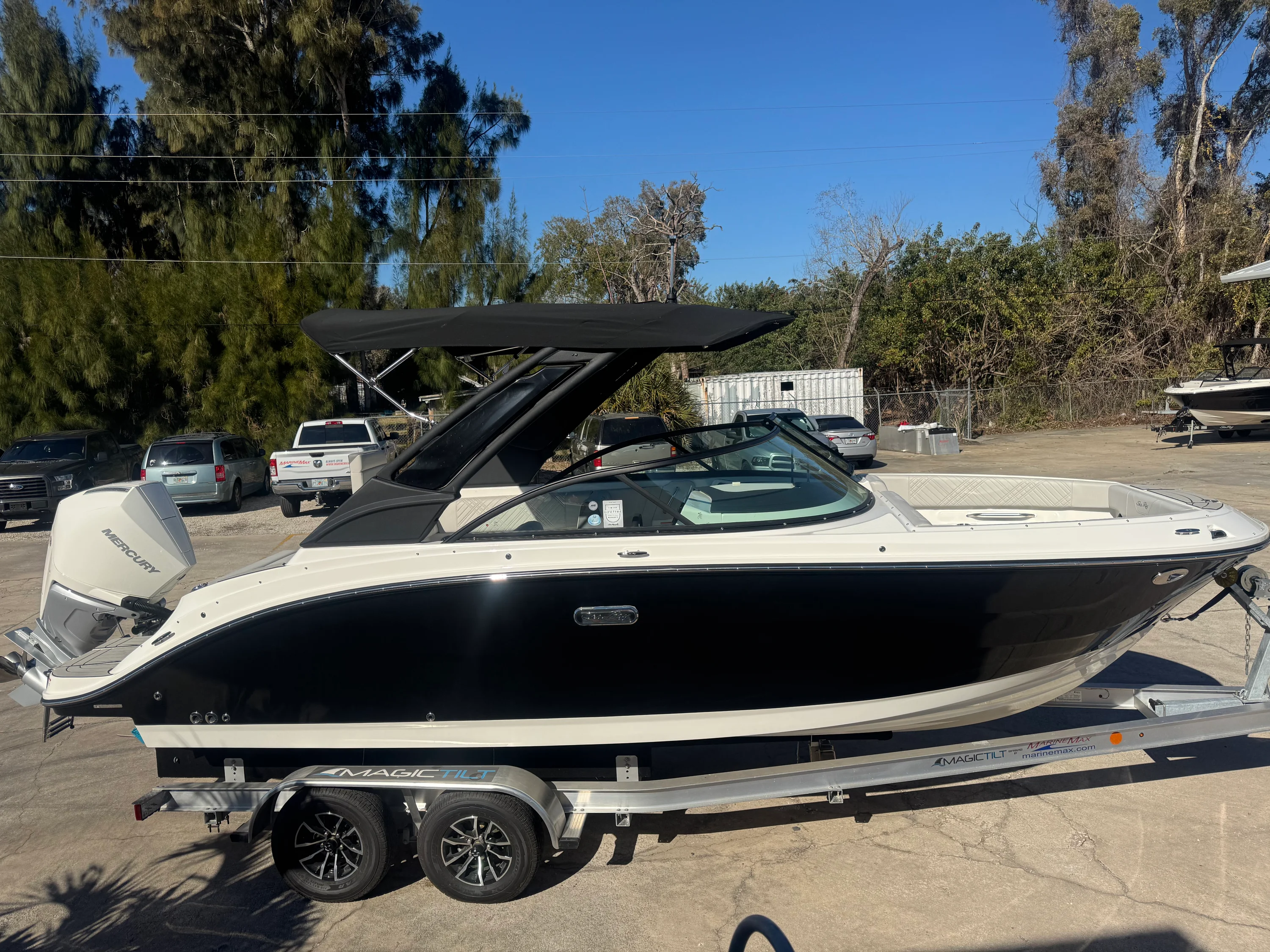 2026 Sea Ray SDX 230 Outboard Image Thumbnail #2