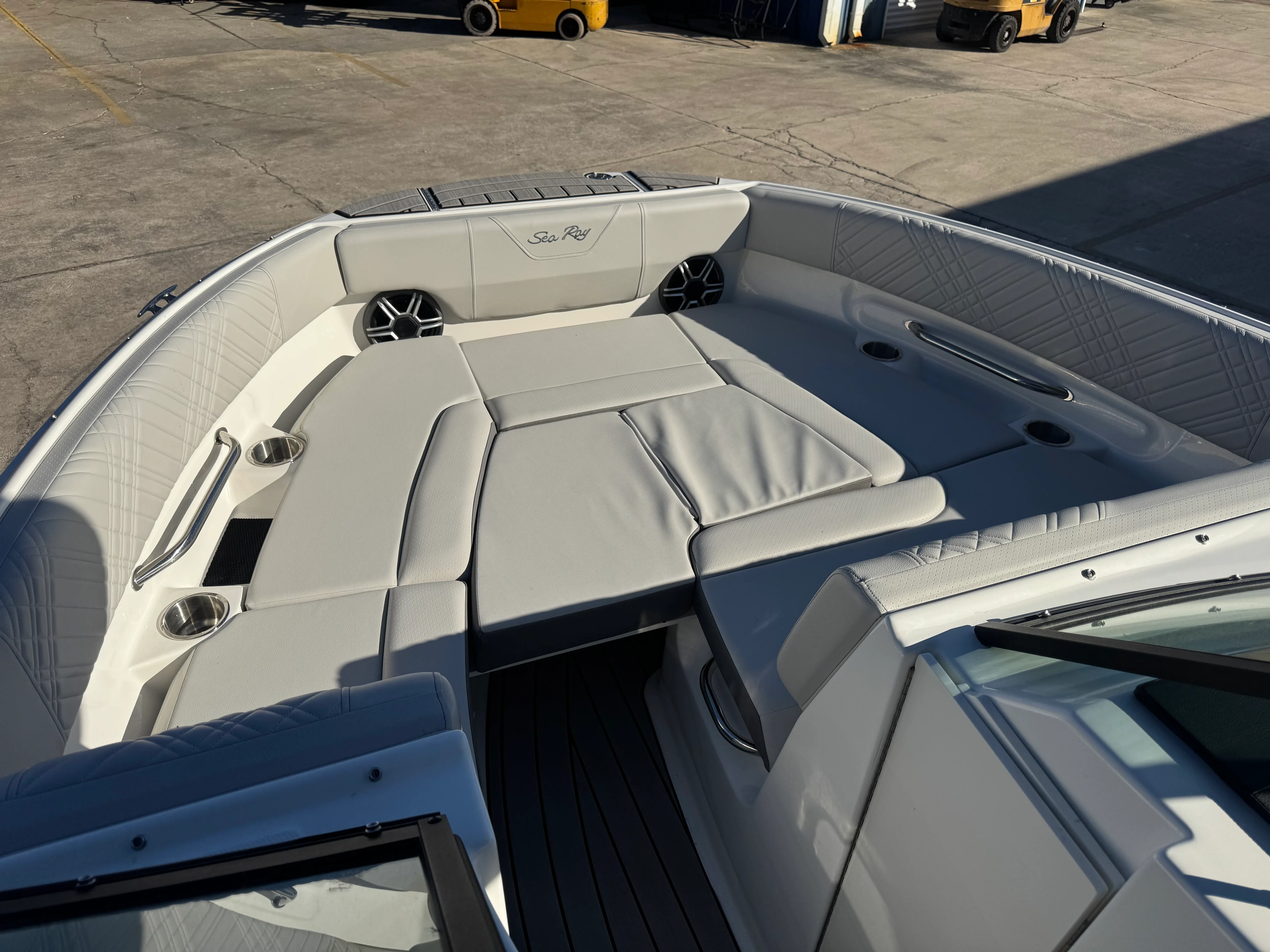 2026 Sea Ray SDX 230 Outboard Image Thumbnail #13