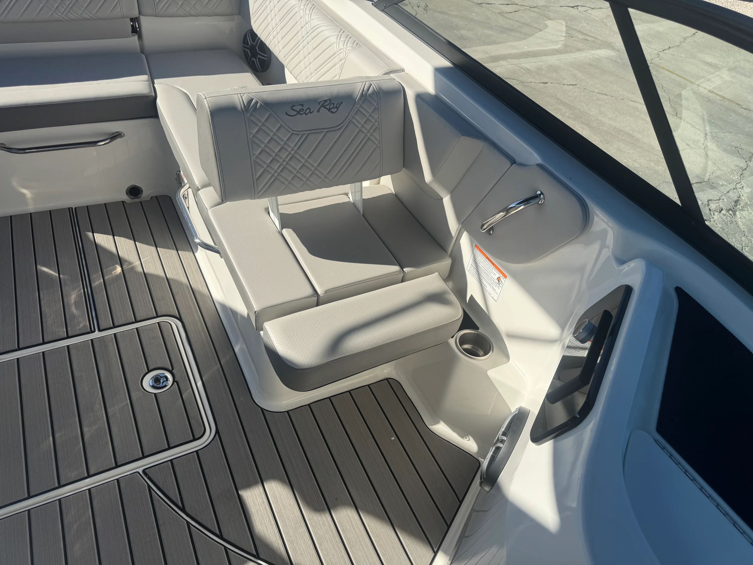 2026 Sea Ray SDX 230 Outboard Image Thumbnail #7