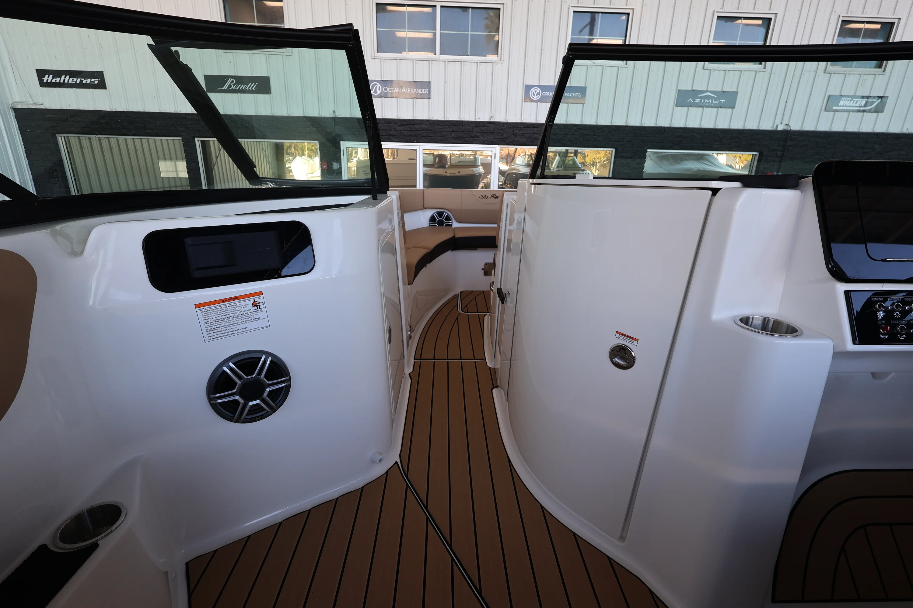 2026 Sea Ray SDX 250 Outboard Image Thumbnail #16