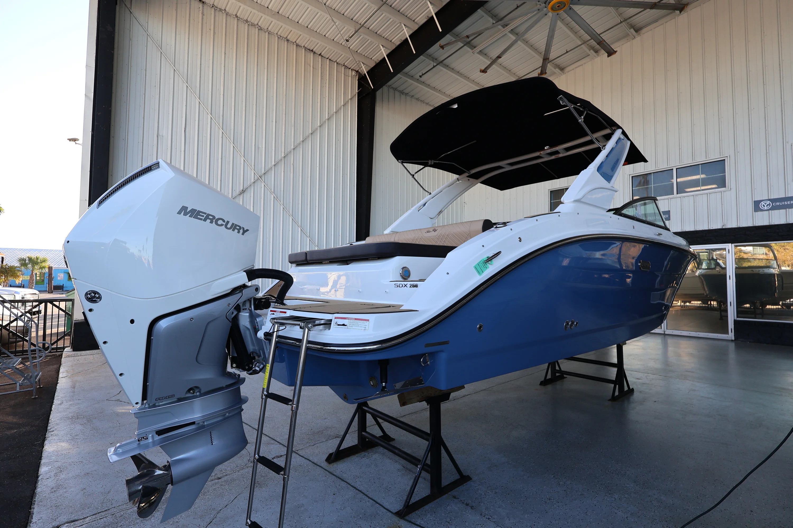 2026 Sea Ray SDX 250 Outboard Image Thumbnail #5