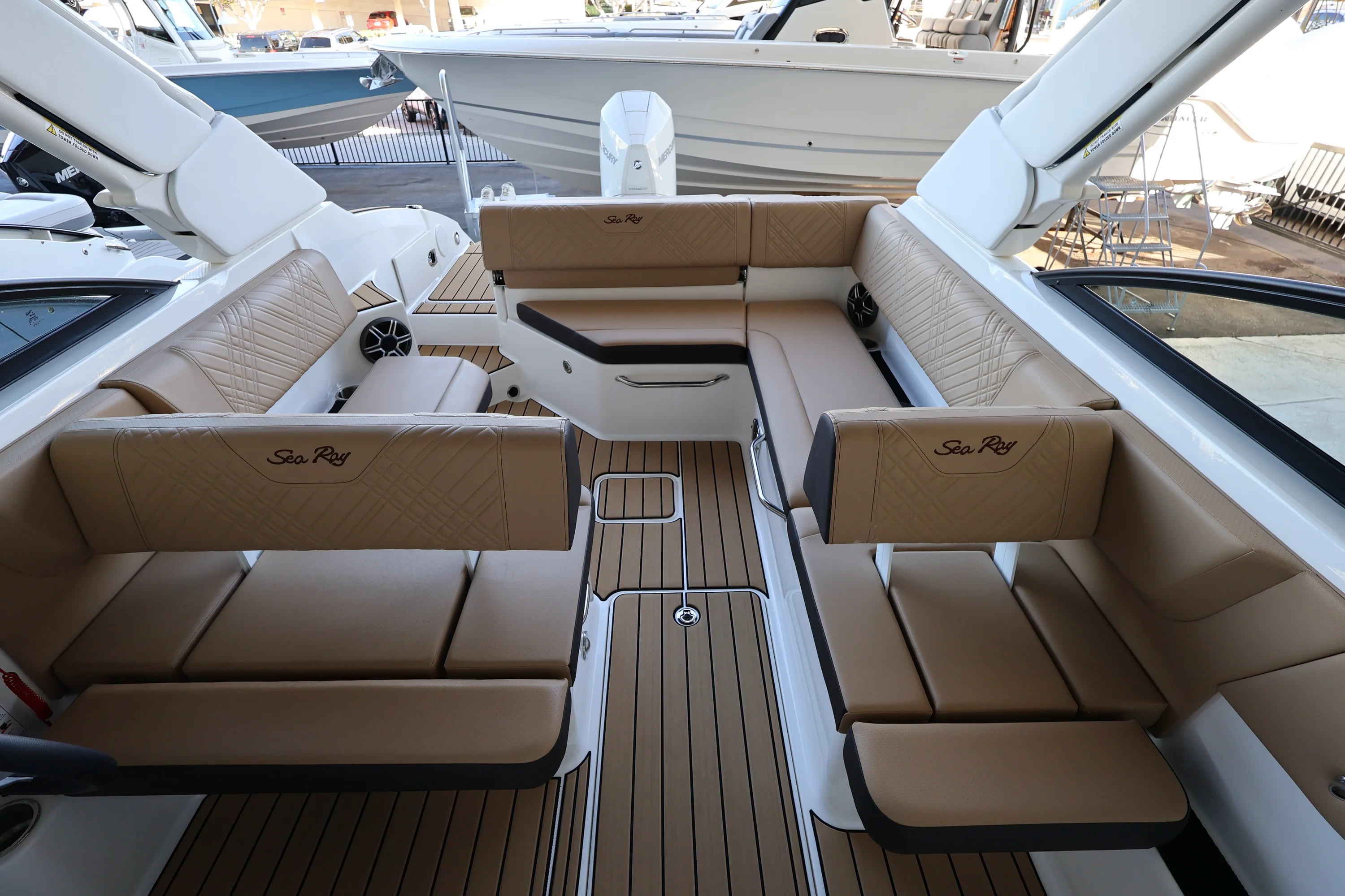 2026 Sea Ray SDX 250 Outboard Image Thumbnail #10