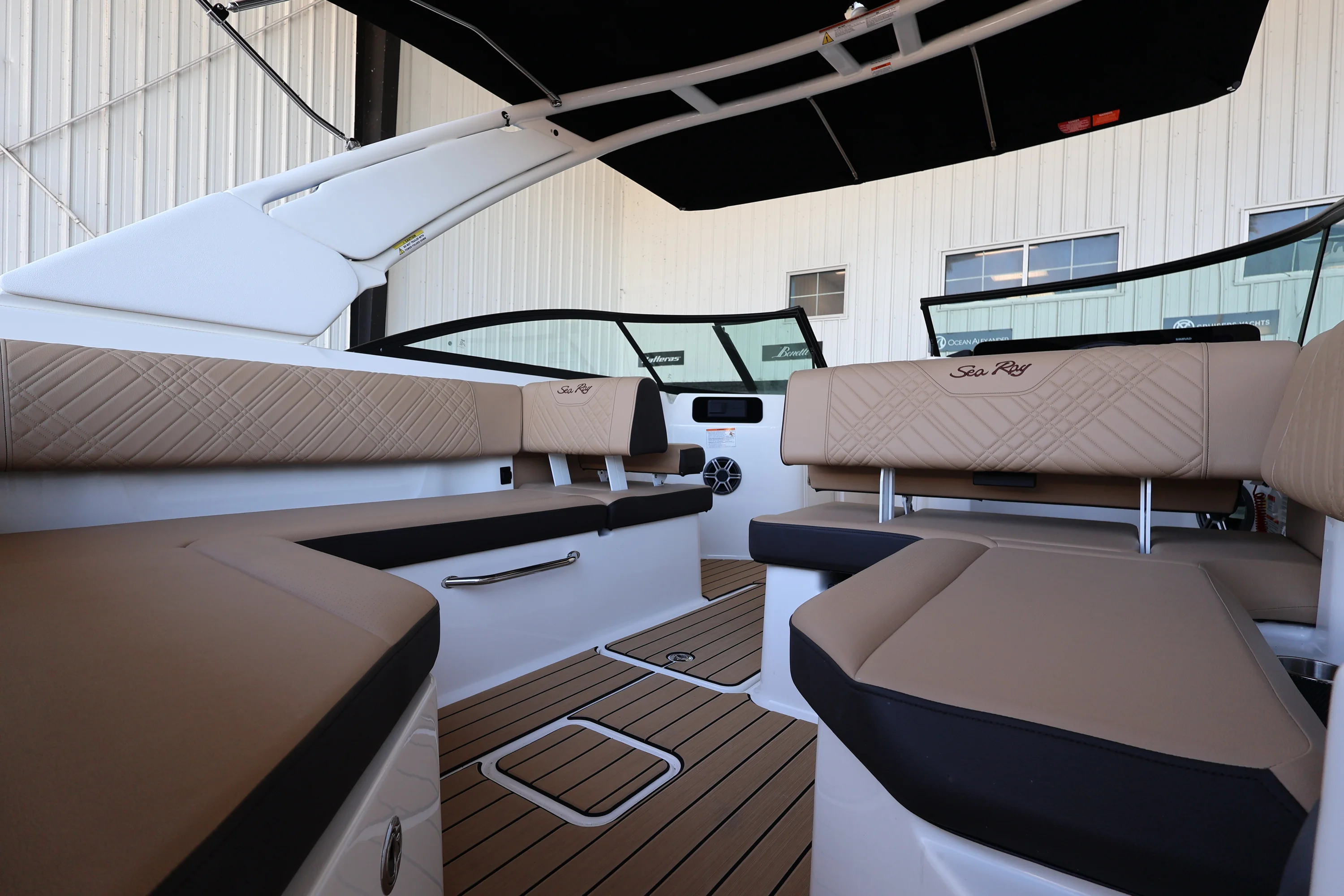 2026 Sea Ray SDX 250 Outboard Image Thumbnail #8