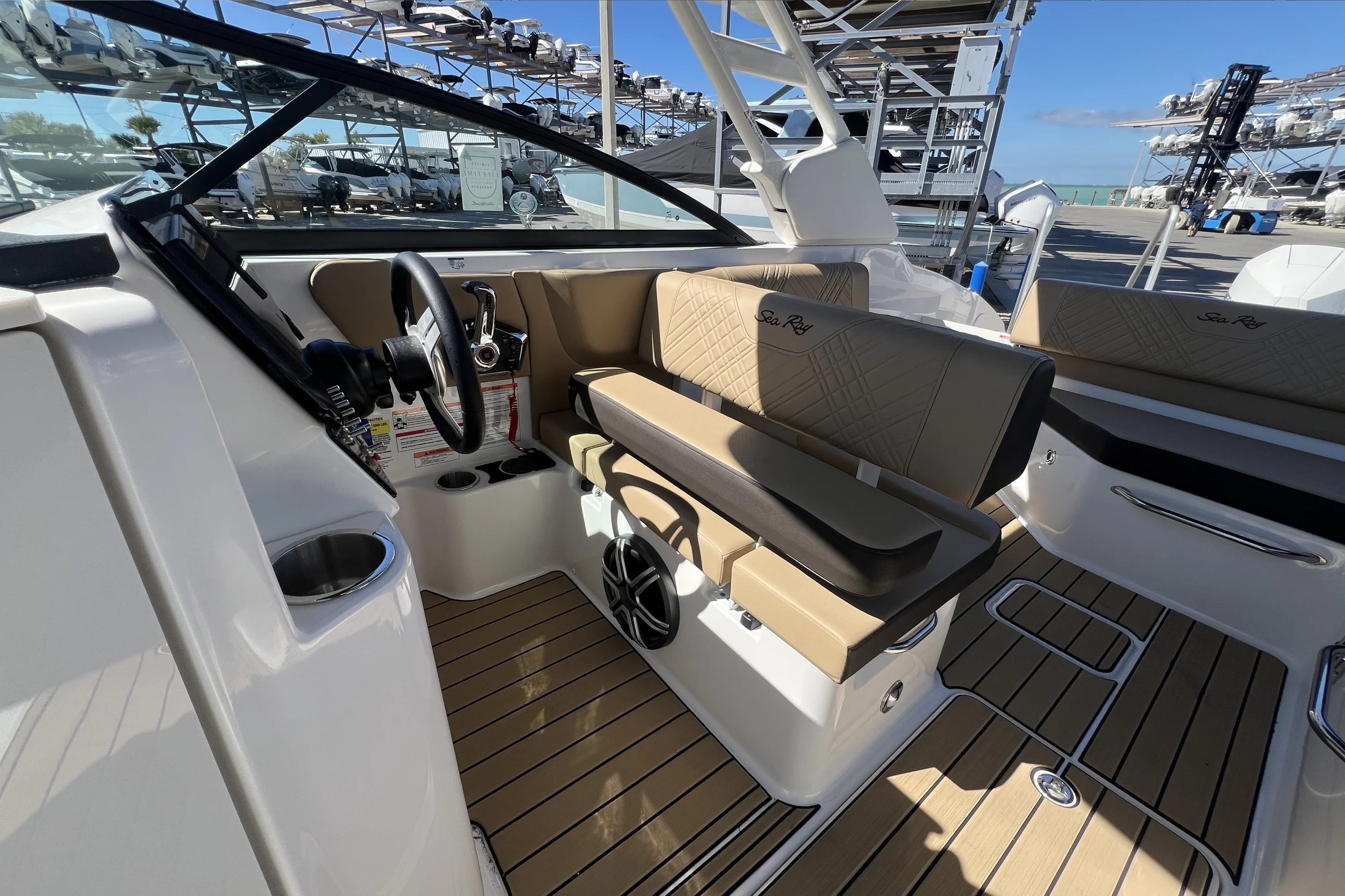 2026 Sea Ray SDX 250 Outboard Image Thumbnail #16